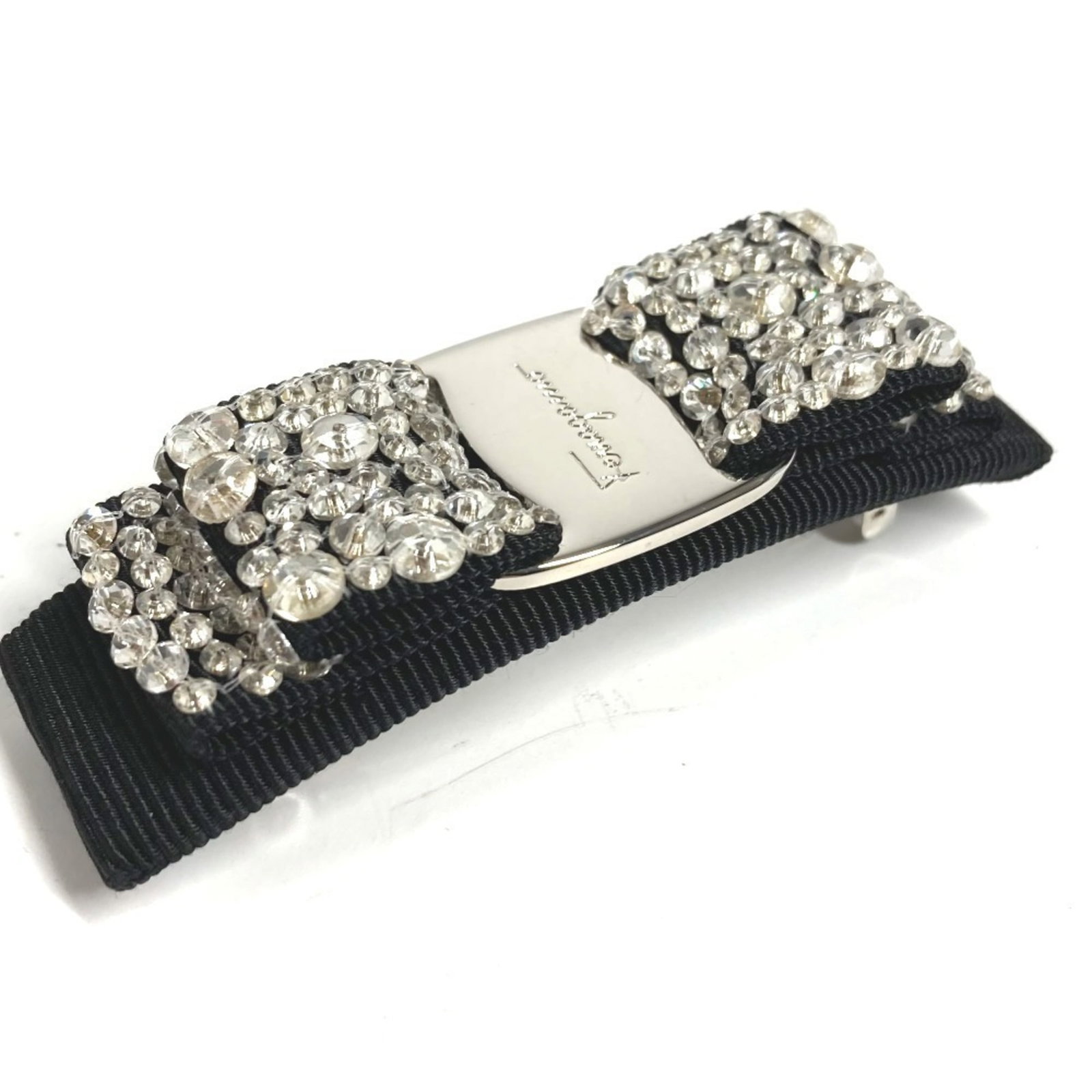 Salvatore Ferragamo Barrette Cotton: Salvatore Ferragamo Barrette Cotton Used (like new) Salvatore Ferragamo Barrette Cotton in black and silver, featuring a cotton material with a size of 9.5cm x 3.74''. This barrette has hardly any