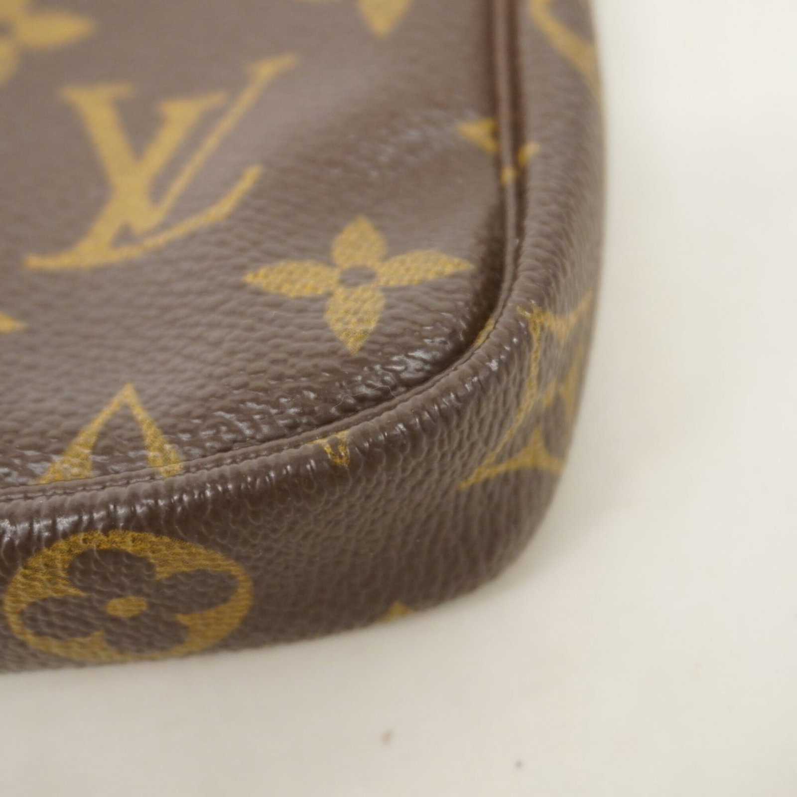 Louis Vuitton Pouch - 8