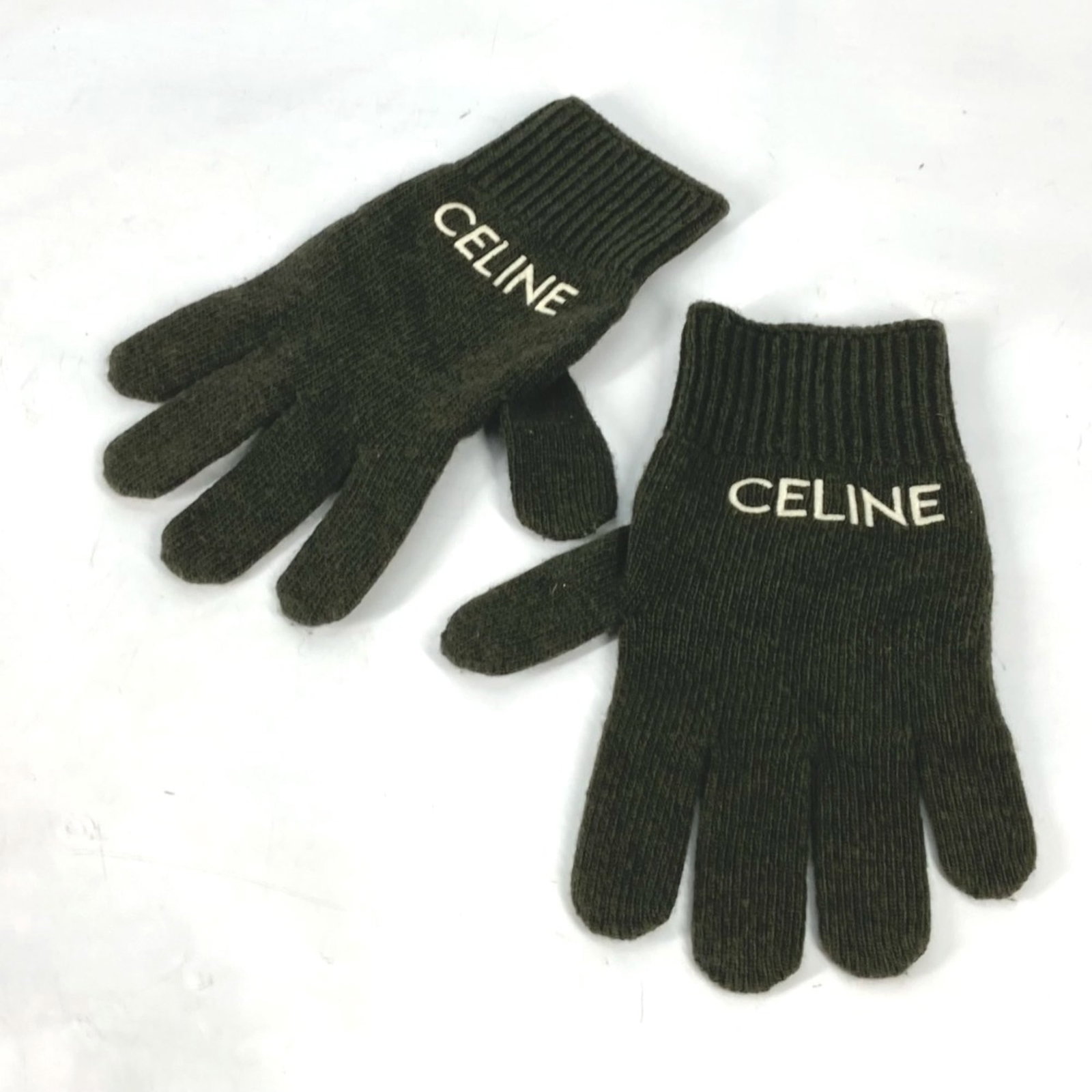 Celine Warm Gloves Wool: Celine Warm Gloves Wool Warm and cozy, these Celine wool gloves are made from high-quality materials for comfort. With their durable construction and natural color, they provide a stylish and