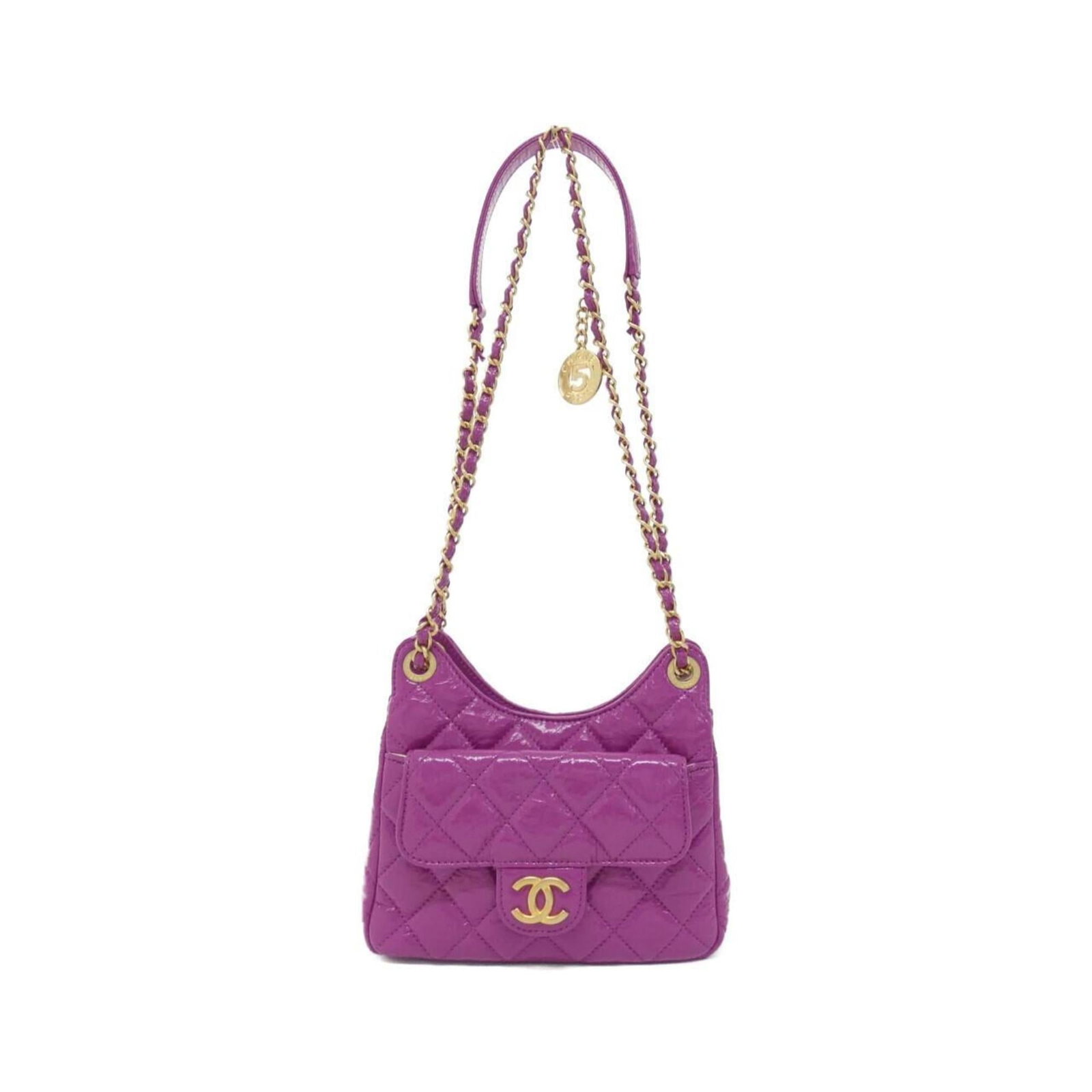 Shoulder bag leather Chanel: Shoulder bag leather Chanel Purple calfskin leather shoulder bag from Chanel, featuring matte gold hardware. The bag has some scratches and dirt but remains in very good condition with a few traces