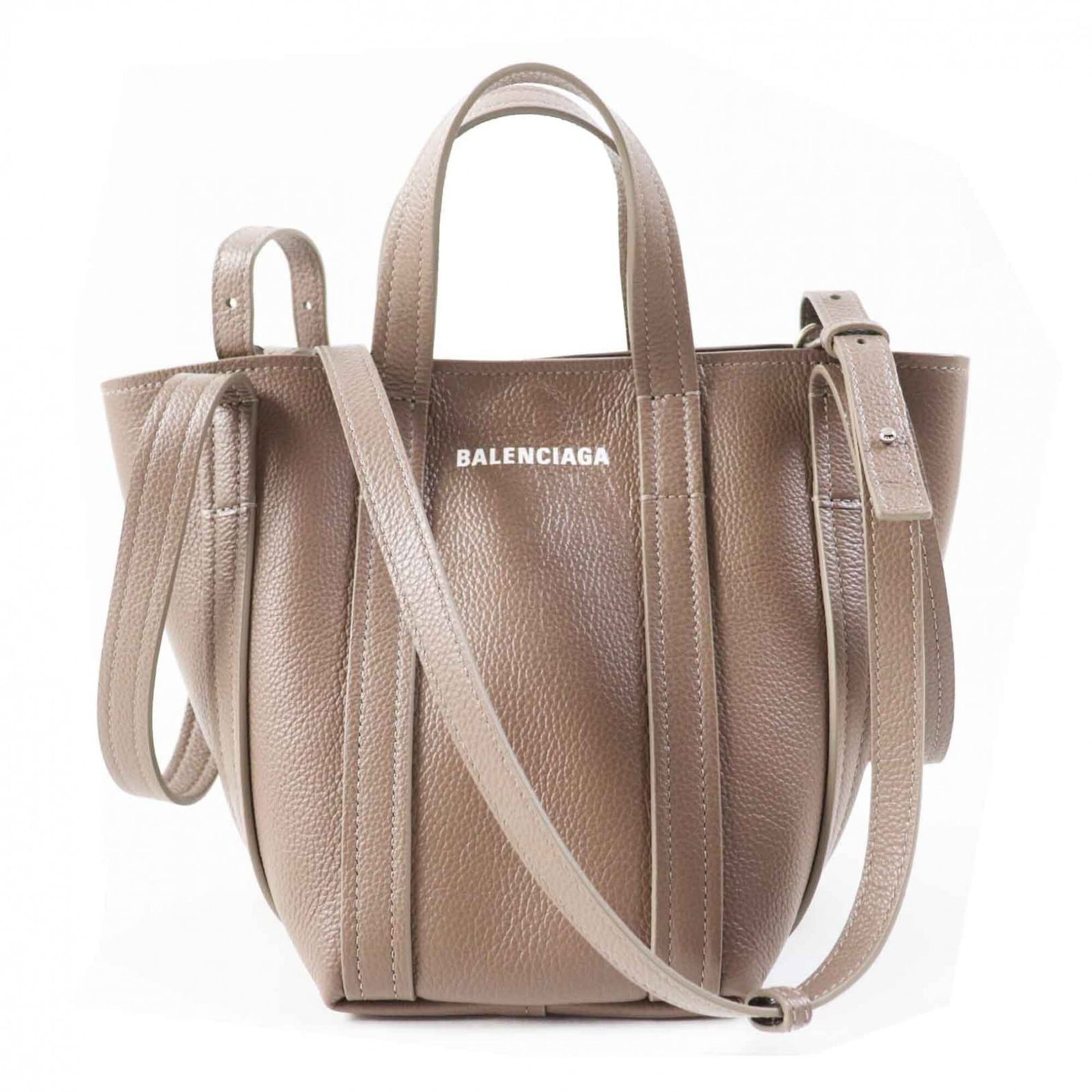 Shoulder Bag Leather: Shoulder Bag Leather Mint condition, like new Balenciaga shoulder bag made from high-quality leather. This versatile bag features a magnetic closure and adjustable straps for a comfortable fit. With