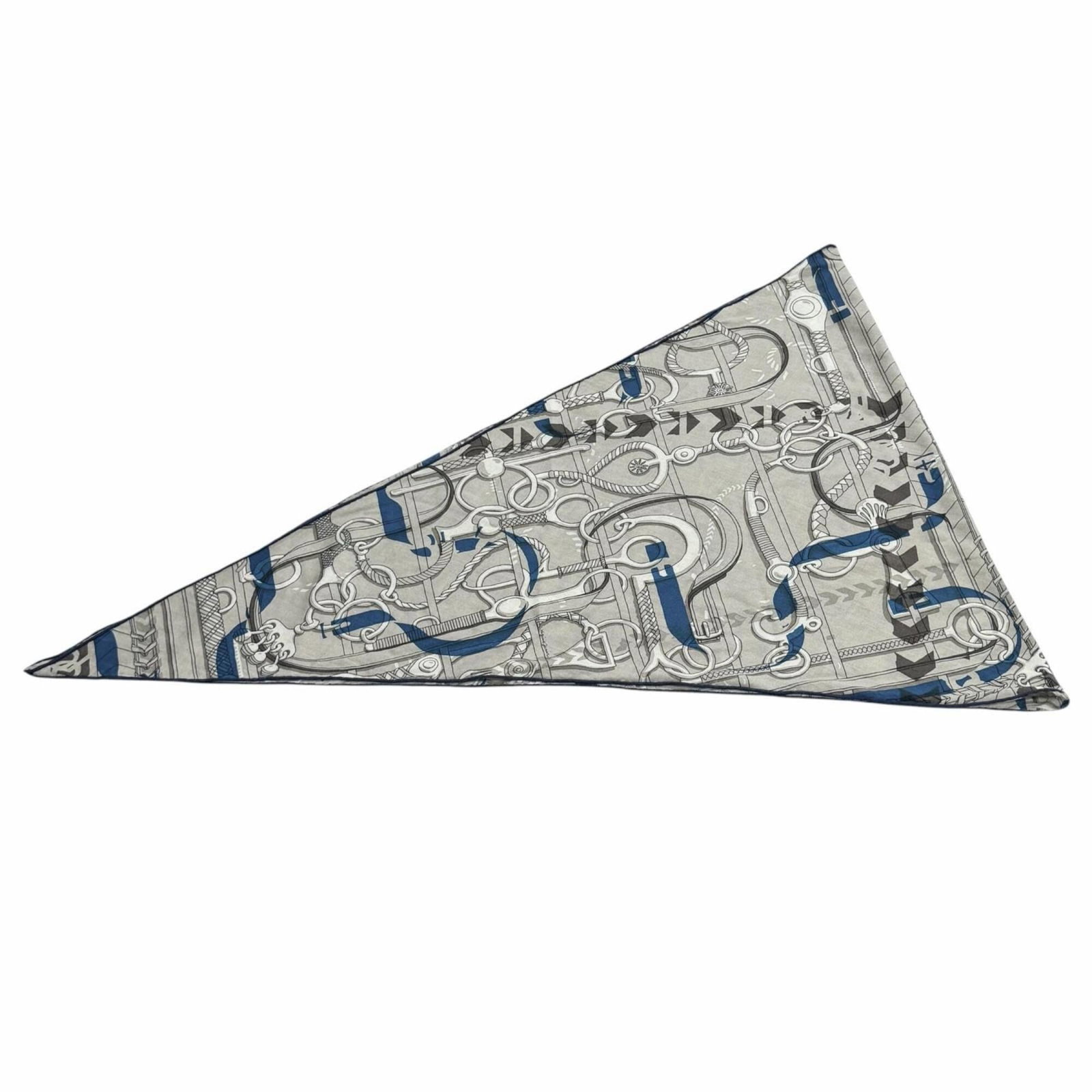 Hermes Stole Cashmere Silk: Hermes Stole Cashmere Silk Cashmere Silk Stole from Hermes, featuring a multi-color design. This used item boasts a luxurious feel and subtle wear signs, with some minor scratches and dirt visible.