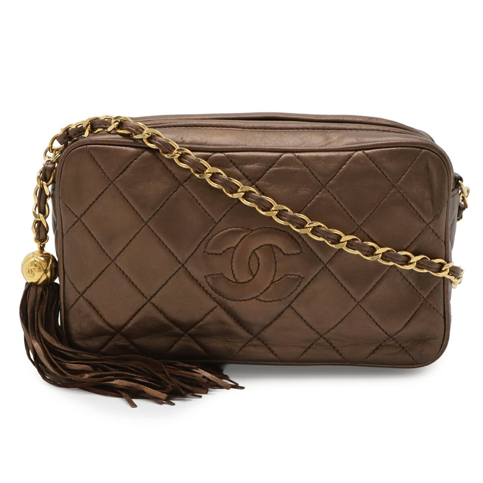 Shoulder bag leather Chanel: Shoulder bag leather Chanel This metallic bronze leather shoulder bag from Chanel features gold hardware and a classic design. With its 12cm x 20.5cm x 6cm dimensions, it offers a stylish and