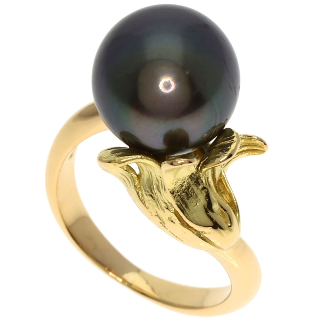 Black Pearl Ring in Yellow Gold with K18: Black Pearl Ring in Yellow Gold with K18 K18 yellow gold provides exceptional durability and luster in this striking black pearl ring, set against a warm gold backdrop. The high-quality K18 metal ensu