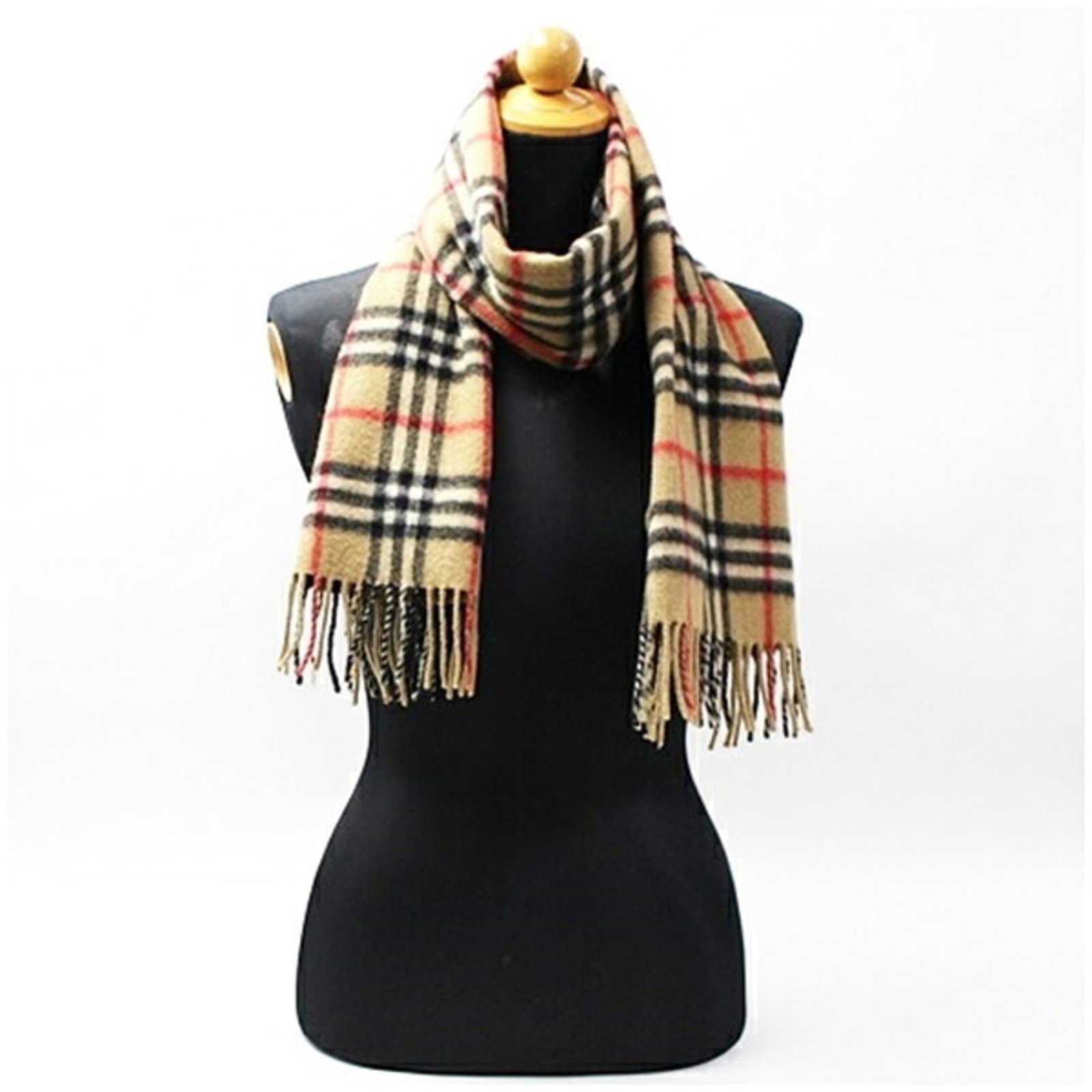 Cashmere 100% Shawl Burberry: Cashmere 100% Shawl Burberry Cashmere Shawl from Burberry, Camel in Color. Made from 100% Cashmere material, this rectangular shawl measures 1.44m x 31cm and features a classic design. With traces of 