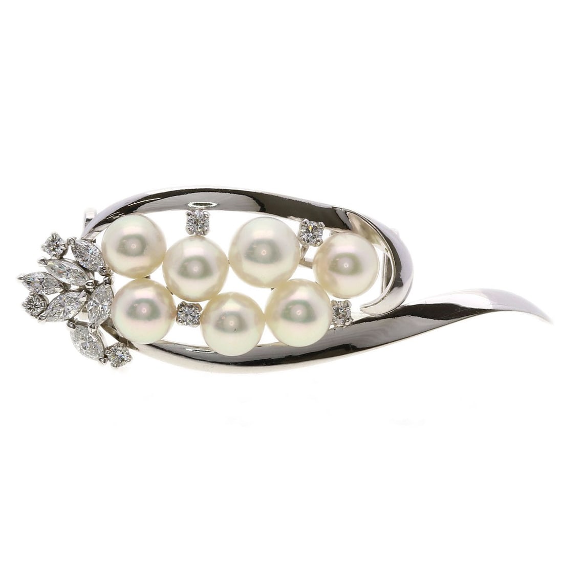 K14 White Gold Mikimoto Closure Obi Pearl Diamond: K14 White Gold Mikimoto Closure Obi Pearl Diamond K14 White Gold Mikimoto Closure Obi Pearl Diamond features a sleek obi closure with a silver metal exterior and K14 white gold material, set with a