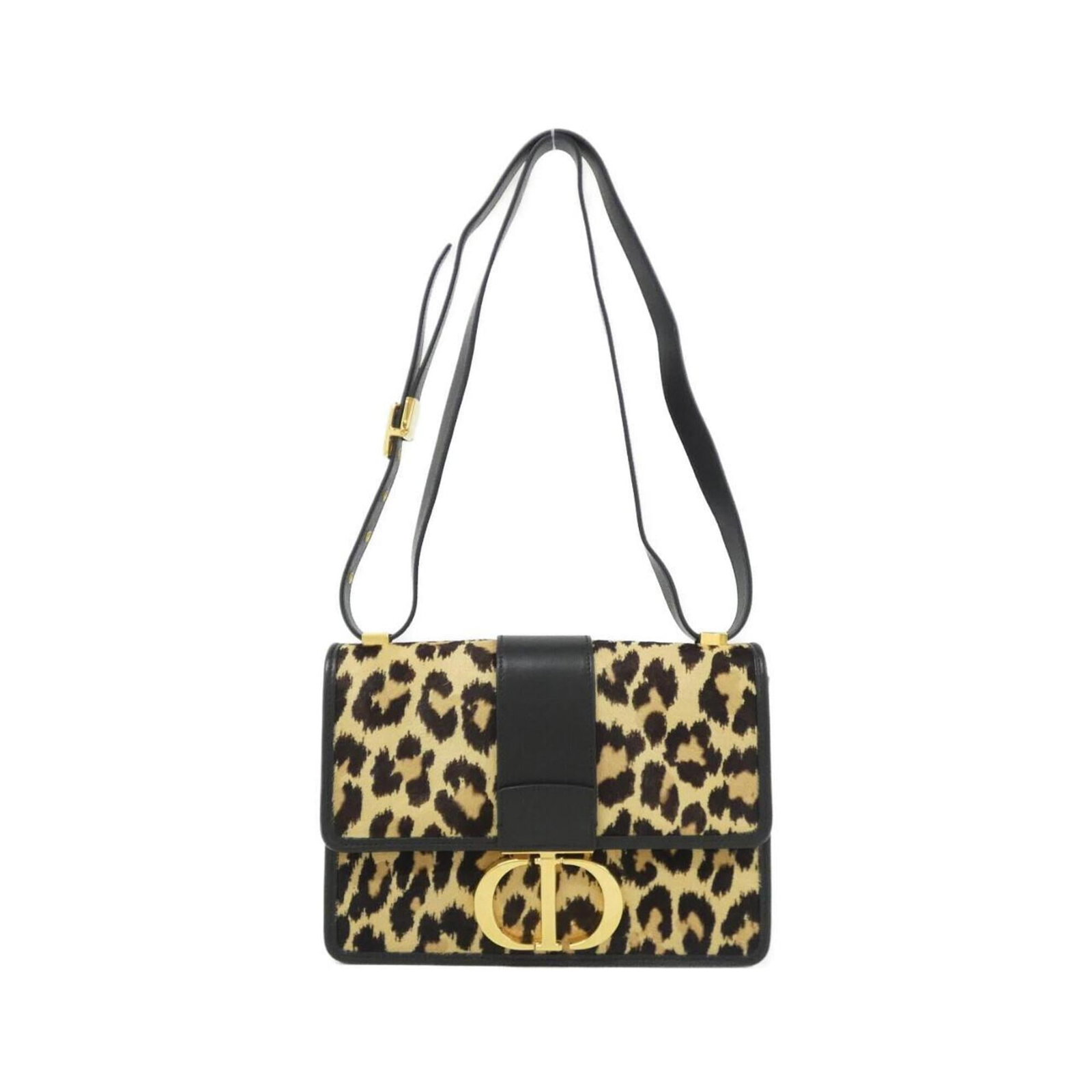 Christian Dior Shoulder Bag Leather: Christian Dior Shoulder Bag Leather This Christian Dior shoulder bag is crafted from high-quality leather, available in three neutral tones. Measuring 17cm x 24cm x 6cm, it features a classic design w