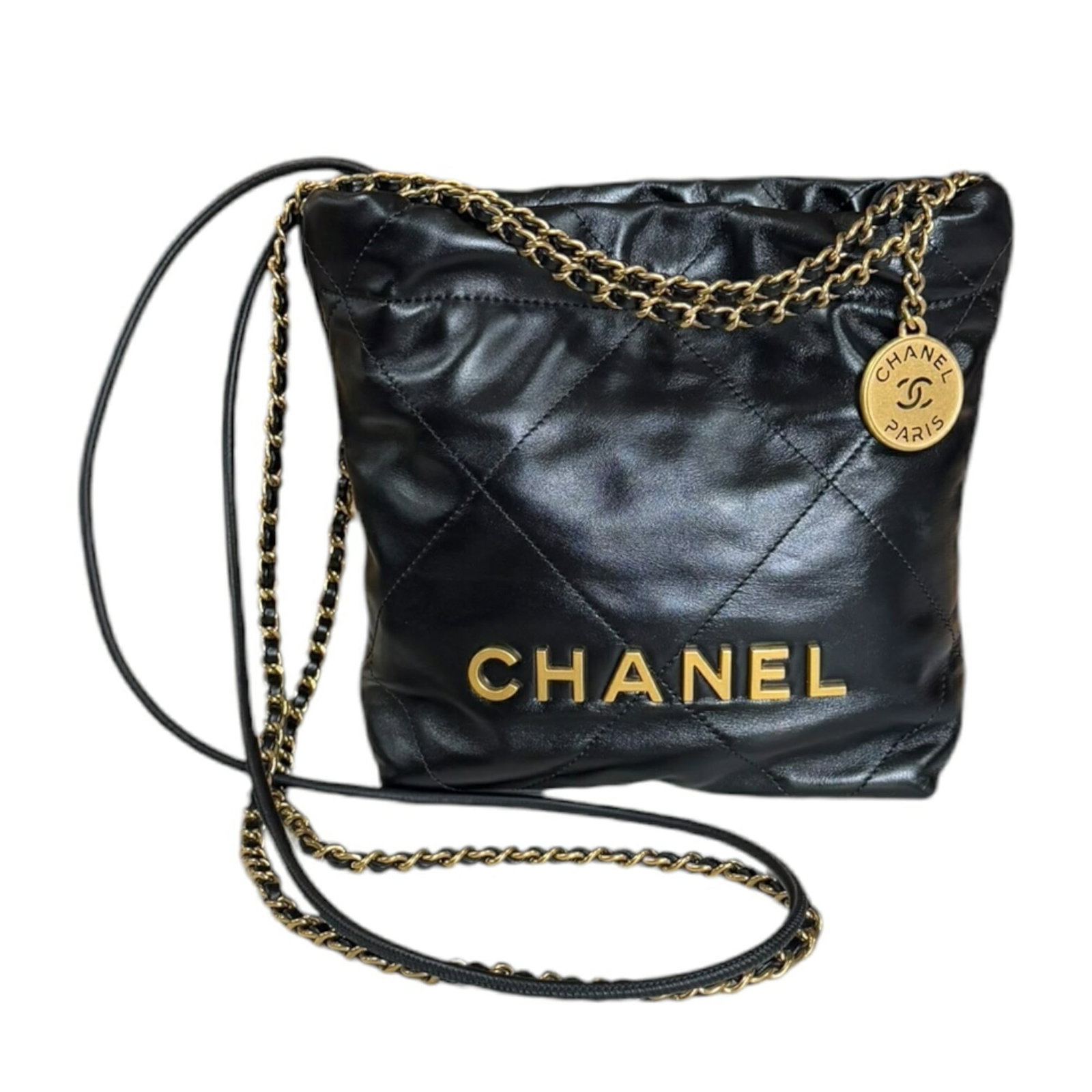 Shoulder bag by Chanel: Shoulder bag by Chanel Black Chanel shoulder bag with a classic design, measuring 19cm x 21cm x 7cm and weighing 450g. The bag features a sturdy handle length of 25cm and adjustable strap length of 12