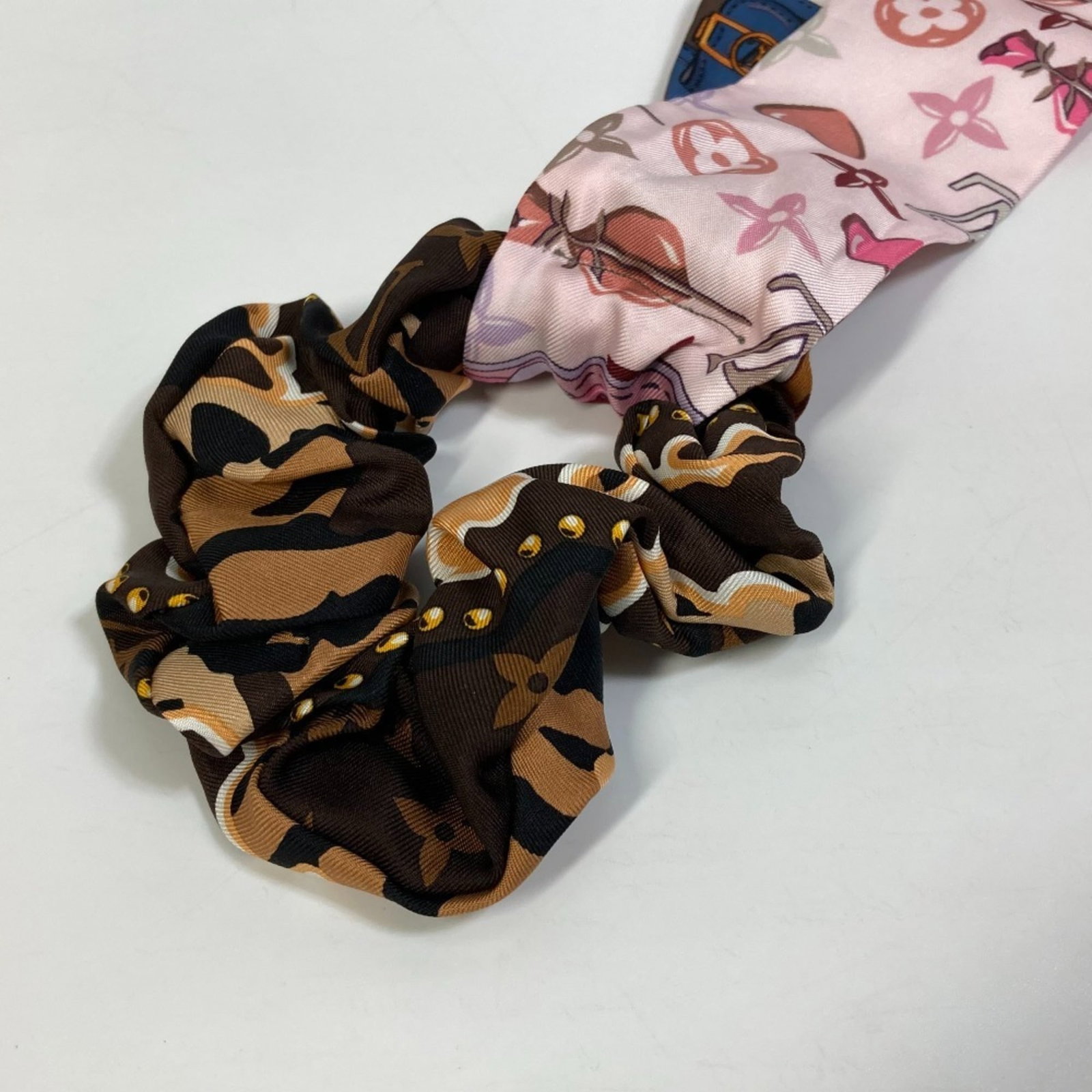 Vuitton silk scrunchie from Louis - 5
