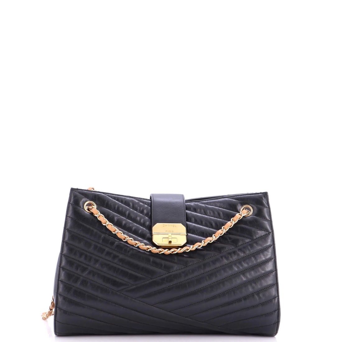 Chevron Leather Tote Gabrielle Large: Chevron Leather Tote Gabrielle Large Large and spacious, the Chevron Leather Tote Gabrielle Large features a classic top handle design with a sleek black exterior. With its neutral interior and gold
