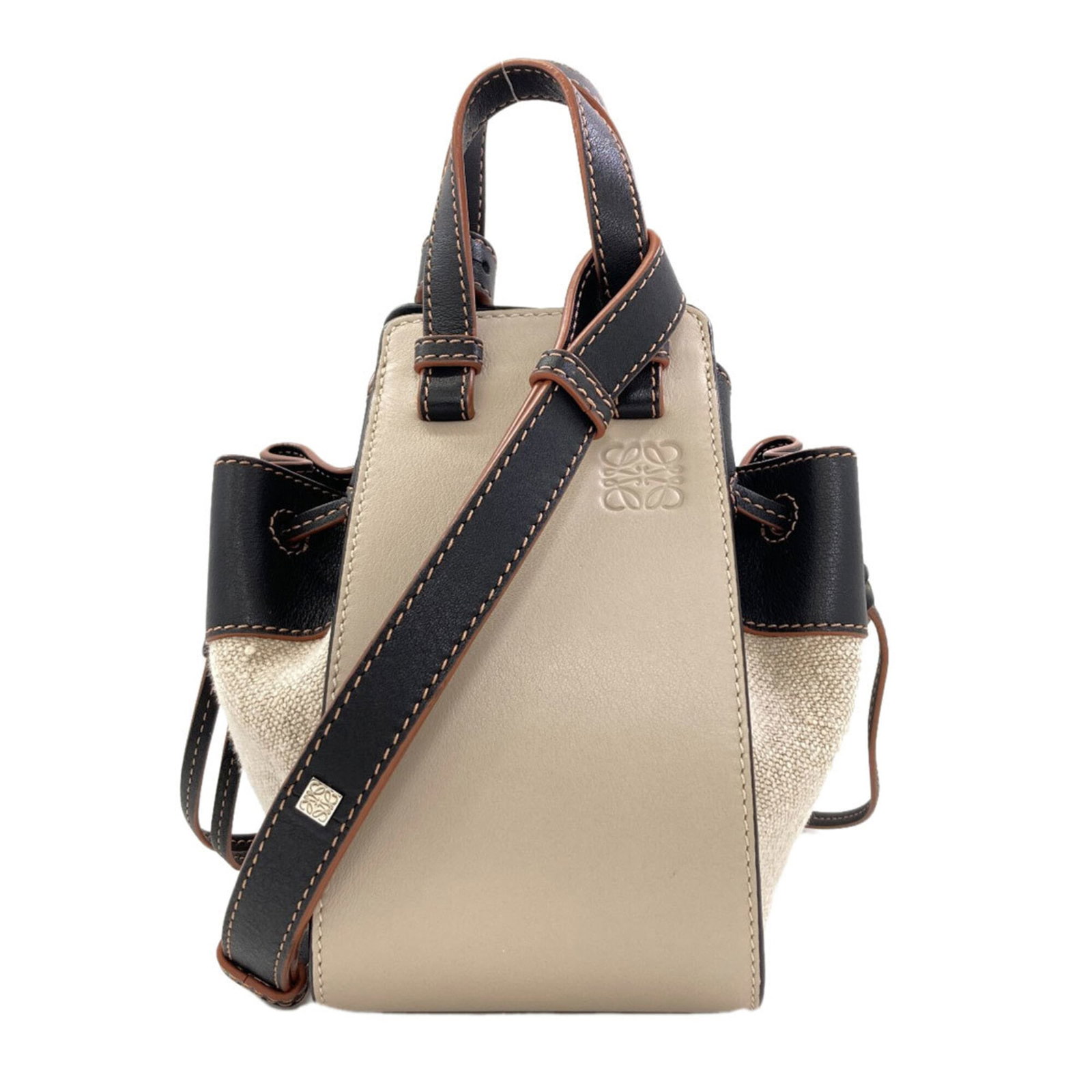 Handbag Leather from Loewe: Handbag Leather from Loewe This beautiful Loewe handbag features high-quality calfskin leather in a timeless beige and black color combination. With its classic design and subtle scratches, it exudes