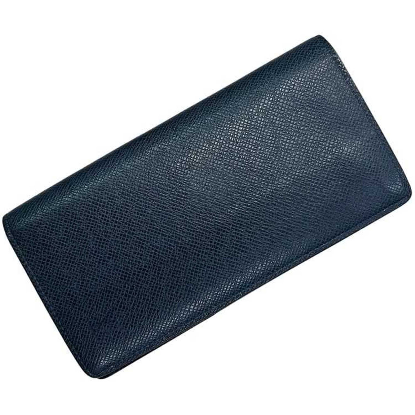 Louis Vuitton Long Wallet (Bi-Fold) Taiga Leather: Louis Vuitton Long Wallet (Bi-Fold) Taiga Leather Taiga leather gives this Louis Vuitton bi-fold wallet its distinctive texture and depth. With a classic design and a size that's both functional and