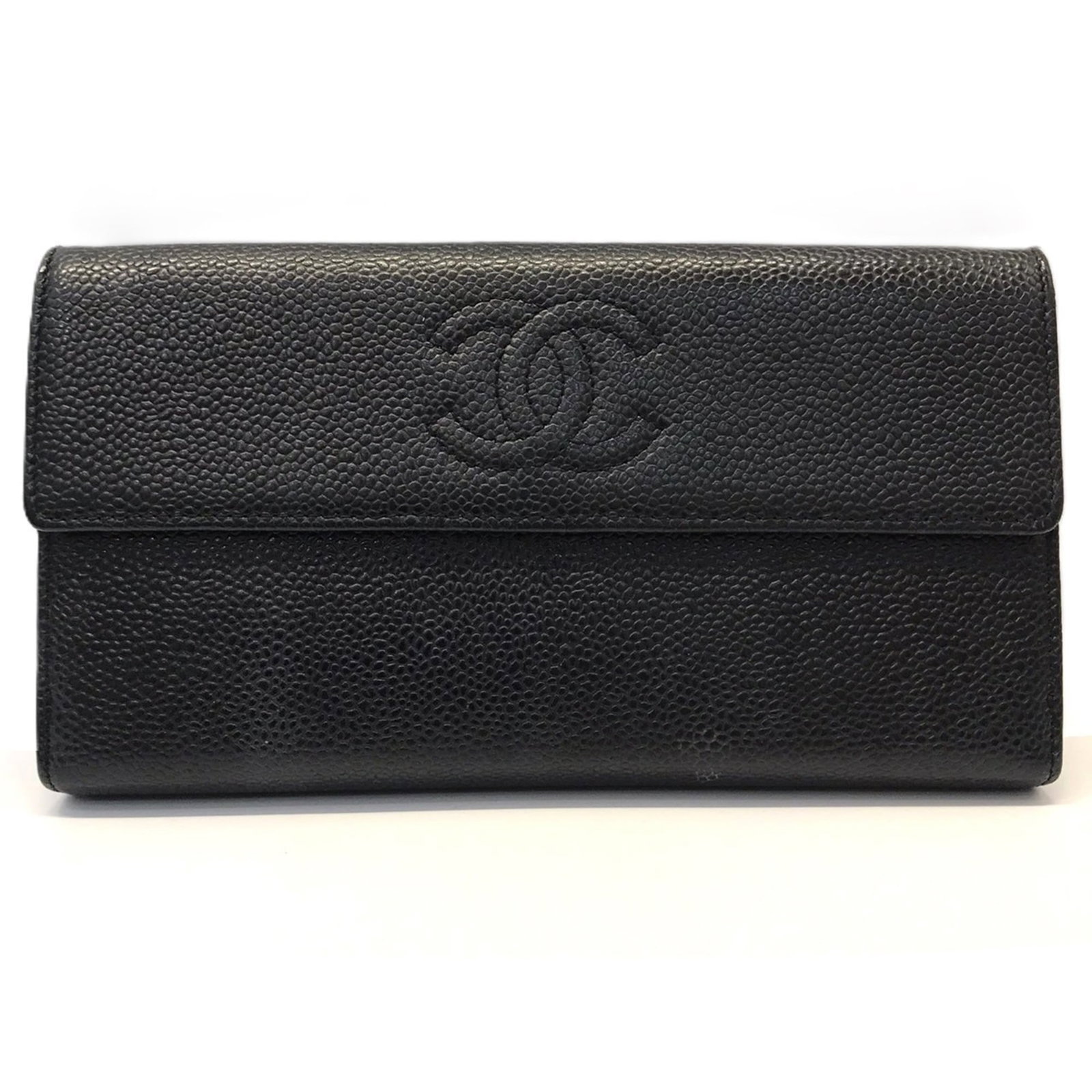 Chanel Long Wallet (Bi-Fold) Grained Calfskin: Chanel Long Wallet (Bi-Fold) Grained Calfskin Black Grained Calfskin Chanel Long Wallet (Bi-Fold) in good condition, with traces of usage and minor scratches. This classic bi-fold wallet features a
