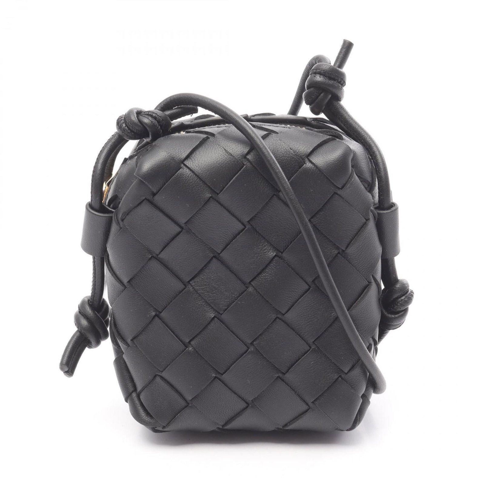 Bottega Veneta Handbag Shoulder Bag Intrecciato: Bottega Veneta Handbag Shoulder Bag Intrecciato Bottega Veneta's Intrecciato handbag shoulder bag is a sleek and sophisticated accessory, boasting the iconic woven intrecciato pattern in black. This