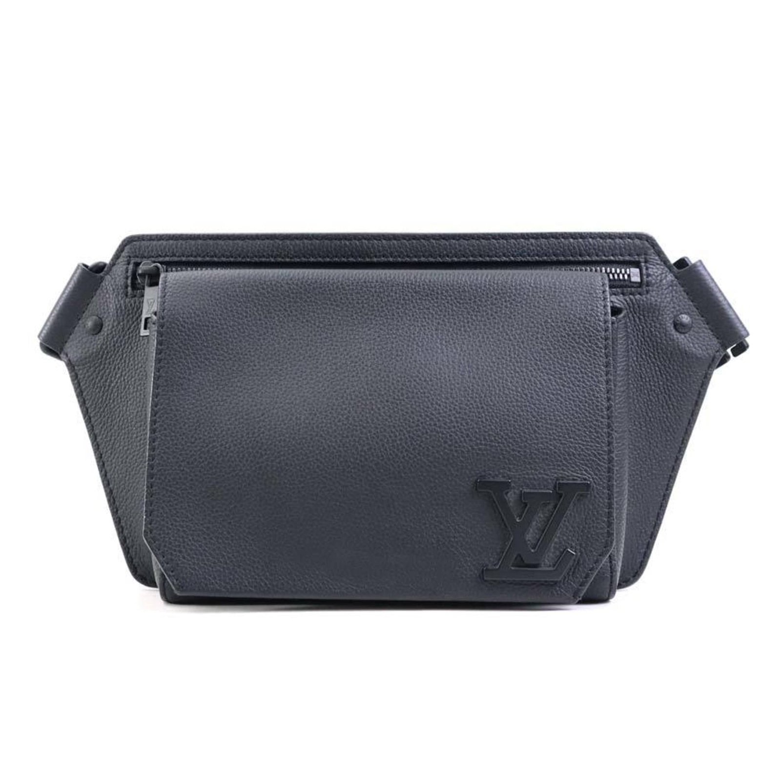 Leather sling bag by Louis Vuitton: Leather sling bag by Louis Vuitton Used Louis Vuitton leather sling bag in black, with traces of usage and minor scratches. The bag measures 15.5cm x 22cm x 3cm and features the iconic Louis Vuitton d