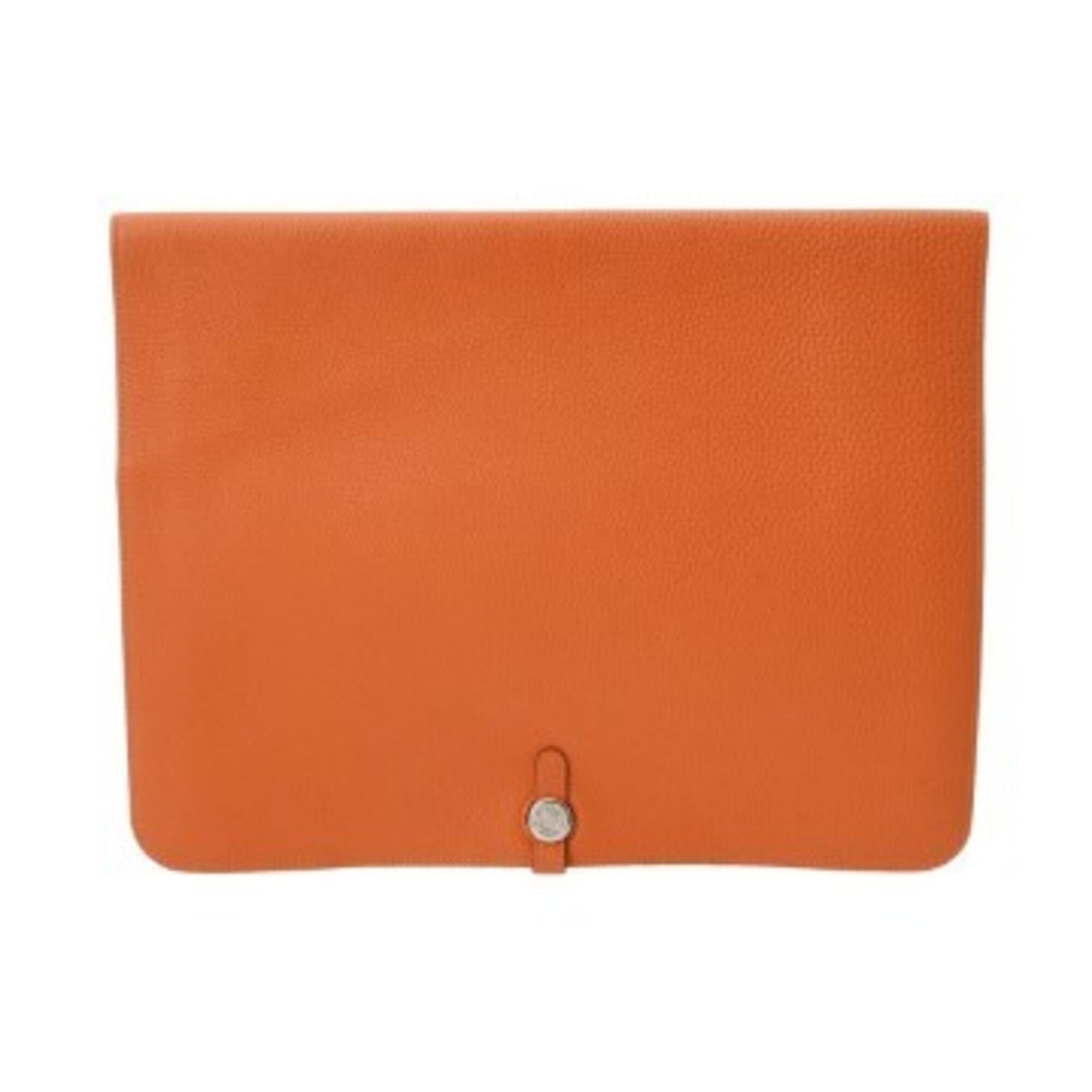 Clutch Togo Leather Hermes Bag: Clutch Togo Leather Hermes Bag Togo leather craftsmanship shines in this pre-owned Hermes clutch bag, showcasing subtle scratches and signs of usage. Measuring 27cm x 34.5cm, its sleek design makes it