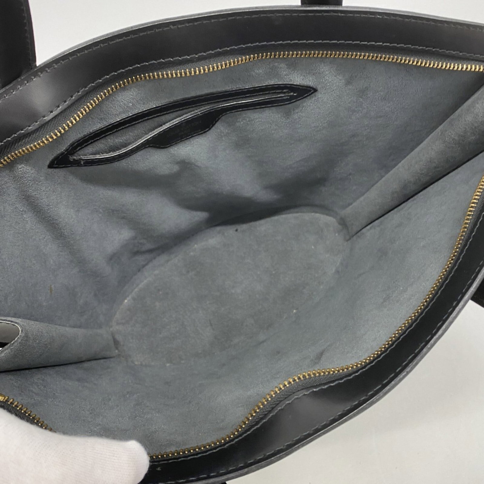 Handbag by Louis Vuitton - 4