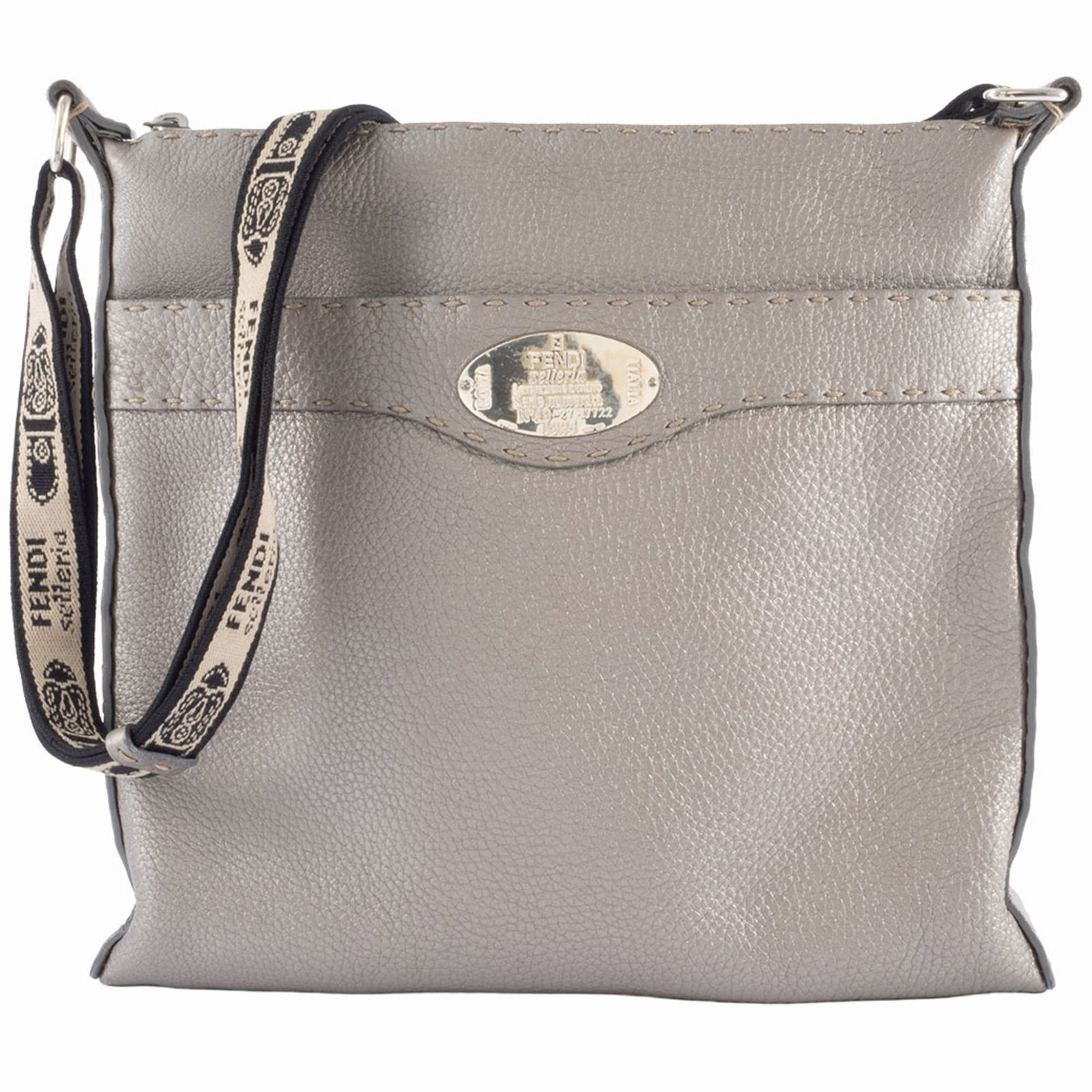 Fendi Shoulder Bag Leather: Fendi Shoulder Bag Leather Gray Fendi shoulder bag with leather material, available in used condition. The bag has traces of usage and minor scratches / dirt, but generally remains in good condition. 