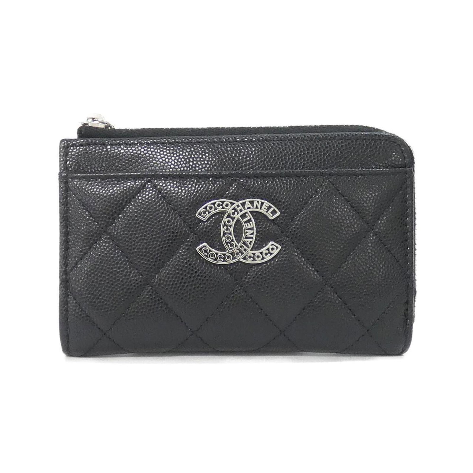 Calfskin Grained Business Card Case Chanel: Calfskin Grained Business Card Case Chanel This Chanel business card case features a sleek, all-grained calfskin design in black. The condition shows some minor signs of usage, with faint scratches an