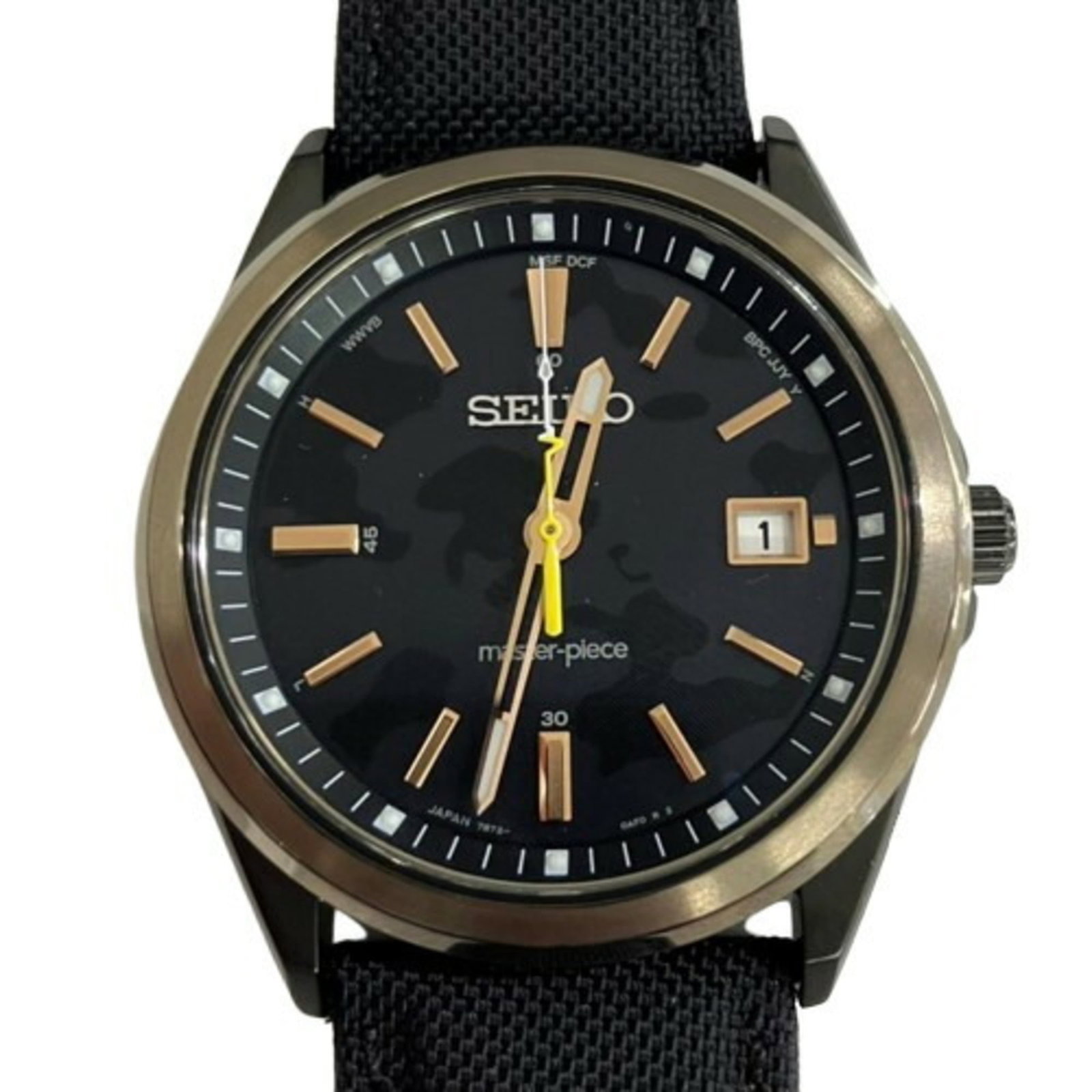 Seiko Wristwatch: Seiko Wristwatch Seiko Wristwatch - A reliable timepiece in excellent condition, the stainless steel case measures 40mm and features a few subtle signs of usage. The watch bears minor scratches and