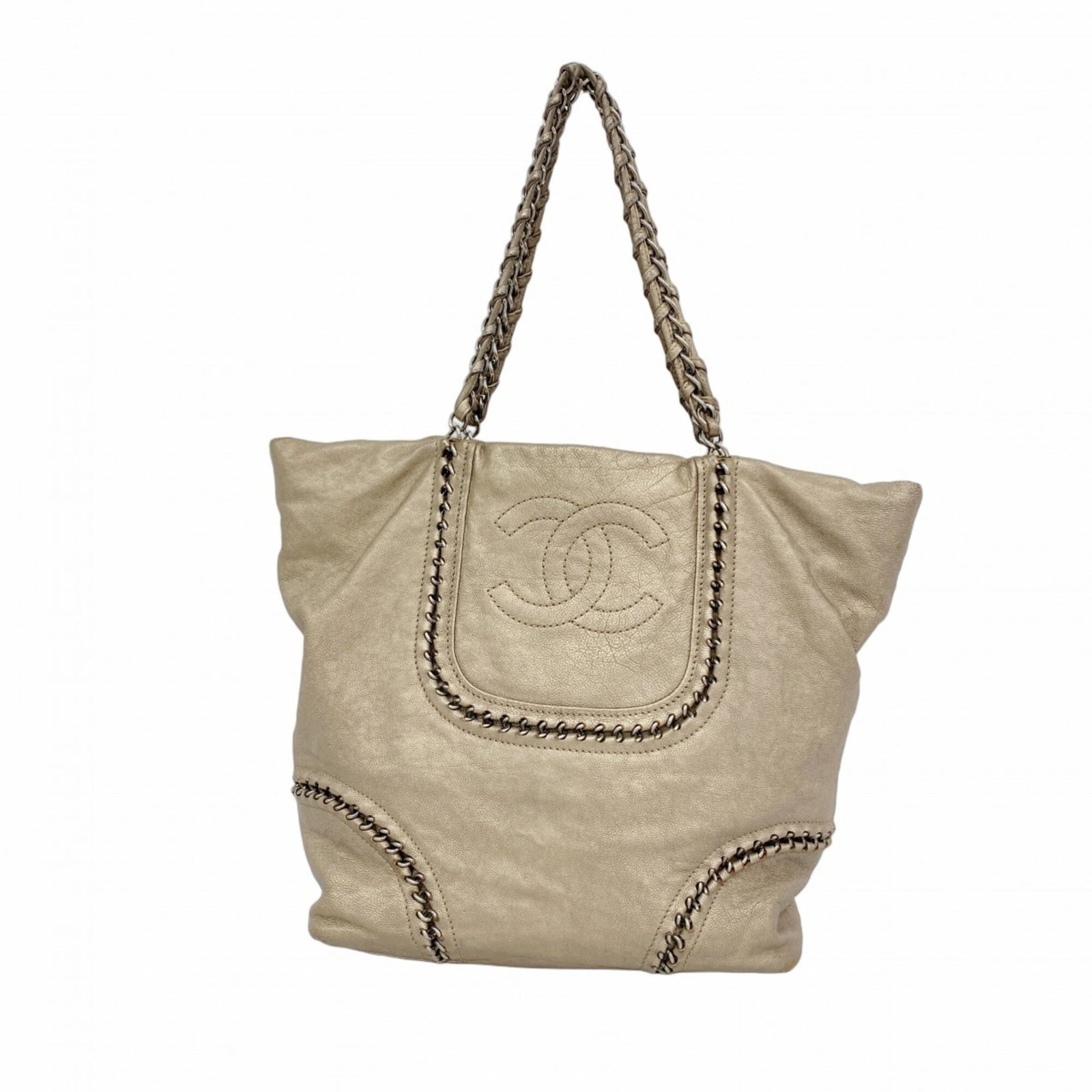 Tote Bag Leather from Chanel: Tote Bag Leather from Chanel Tote Bag Leather from Chanel, a timeless and sophisticated accessory in brown leather with silver hardware. This classic tote bag has been well-loved, showing signs of