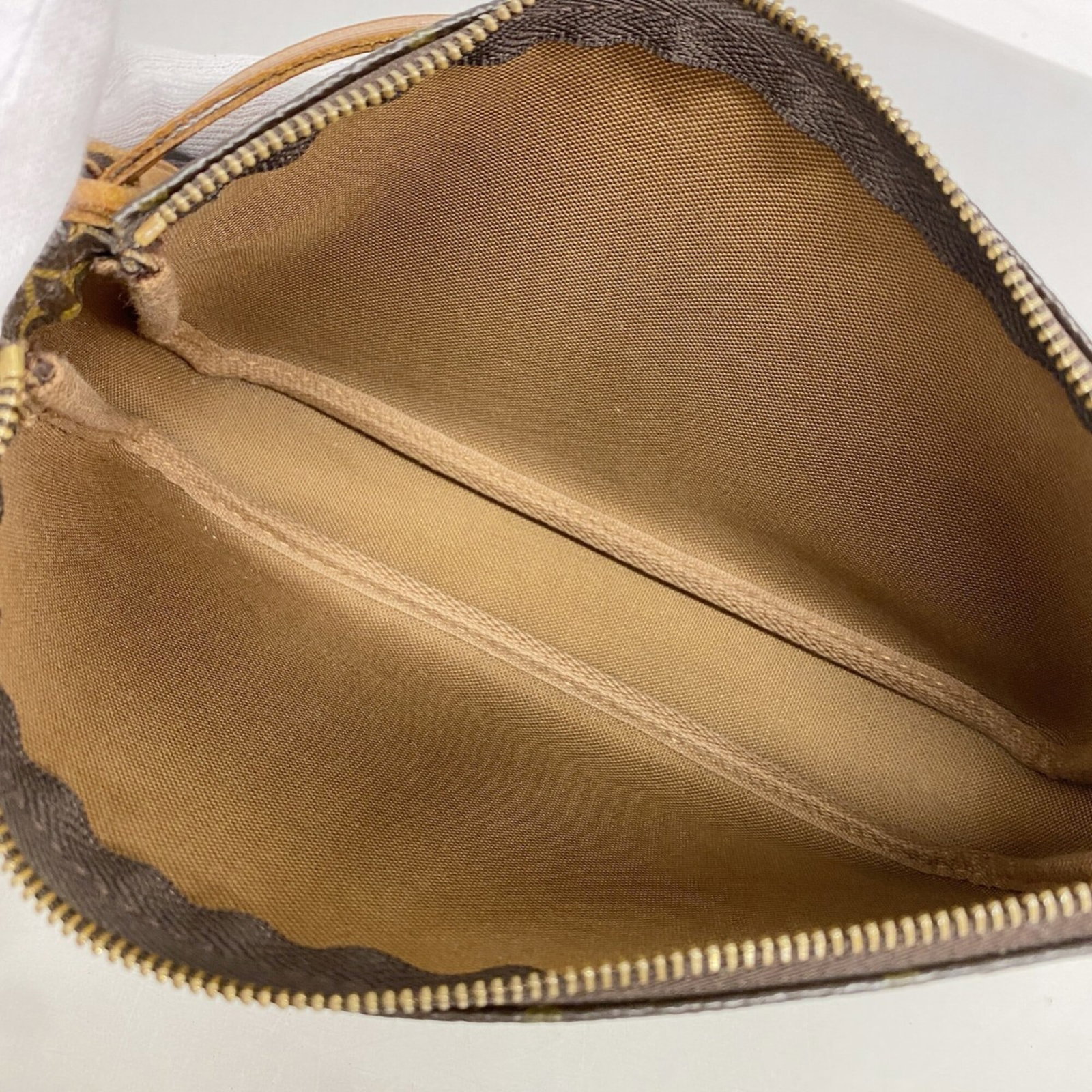 Louis Vuitton Pouch - 4
