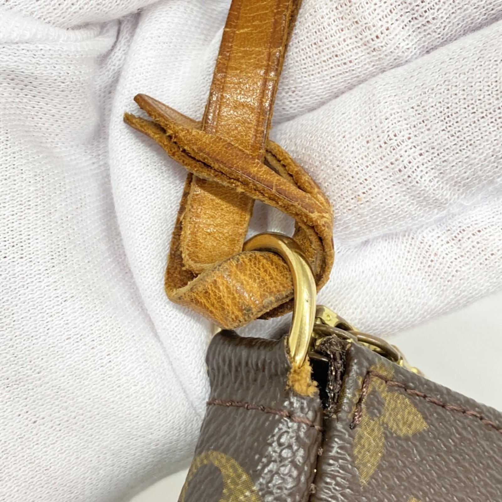 Louis Vuitton Pouch - 7