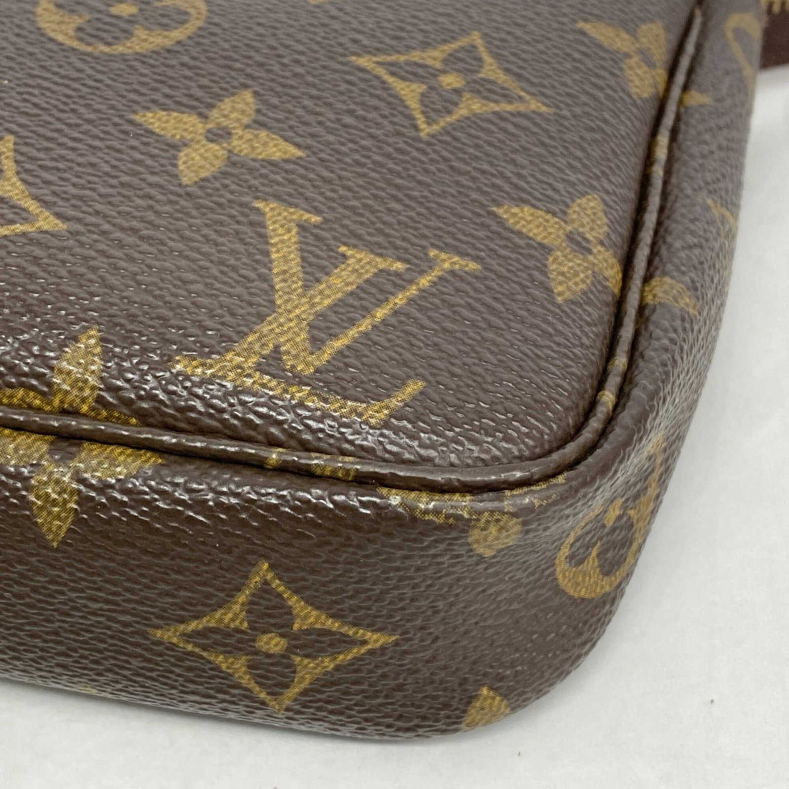 Louis Vuitton Pouch - 8