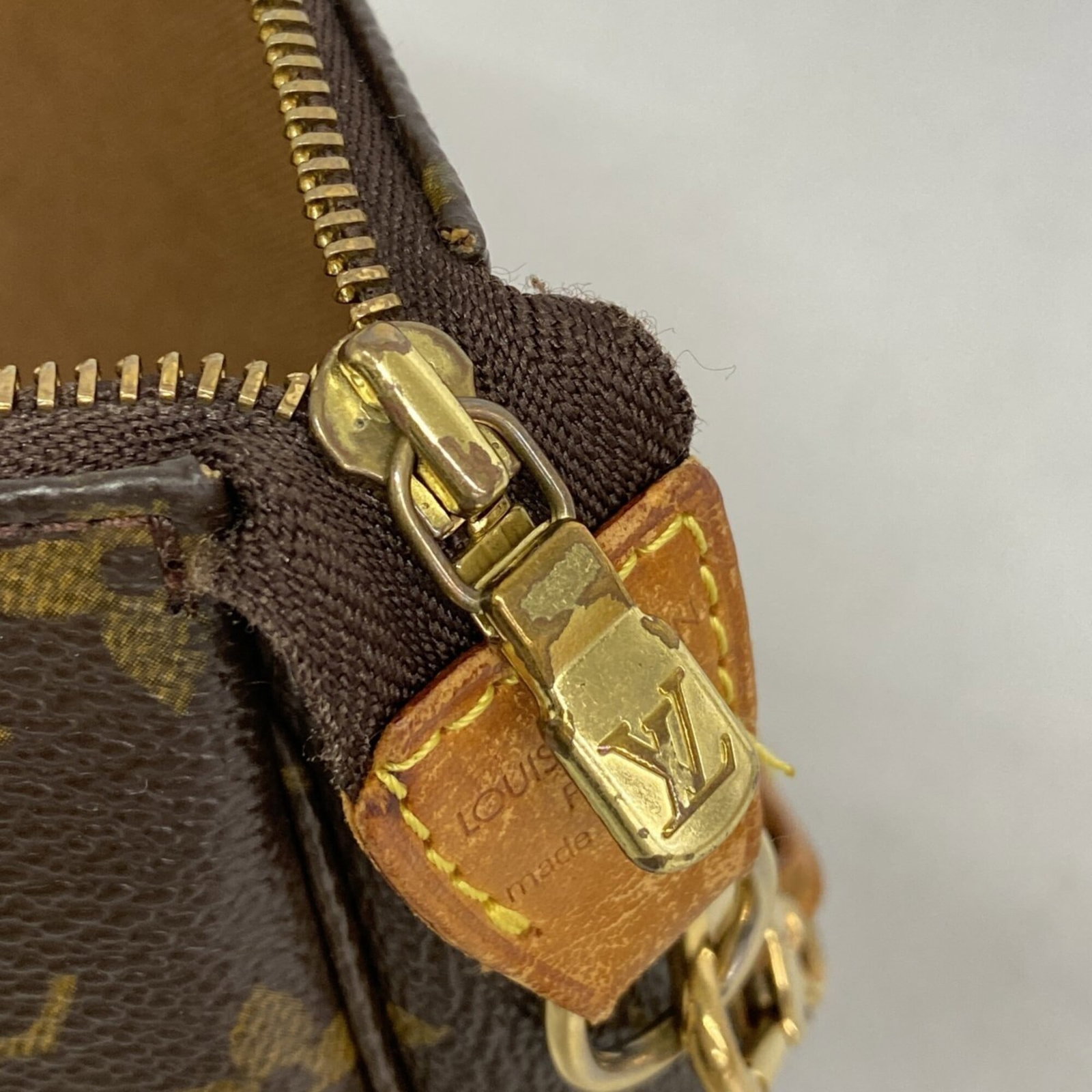 Louis Vuitton Pouch - 9