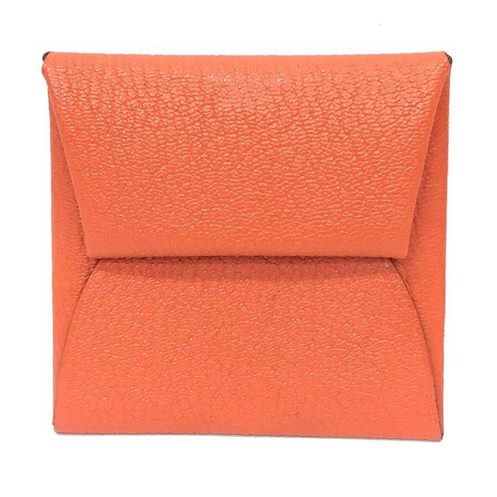 Hermes Coin Purse/ Coin Case Chevre Leather: Hermes Coin Purse/ Coin Case Chevre Leather The Hermes Coin Purse/ Coin Case in Chevre Leather features a vibrant orange color and measures 7.5cm x 7.5cm, making it a compact accessory. This used