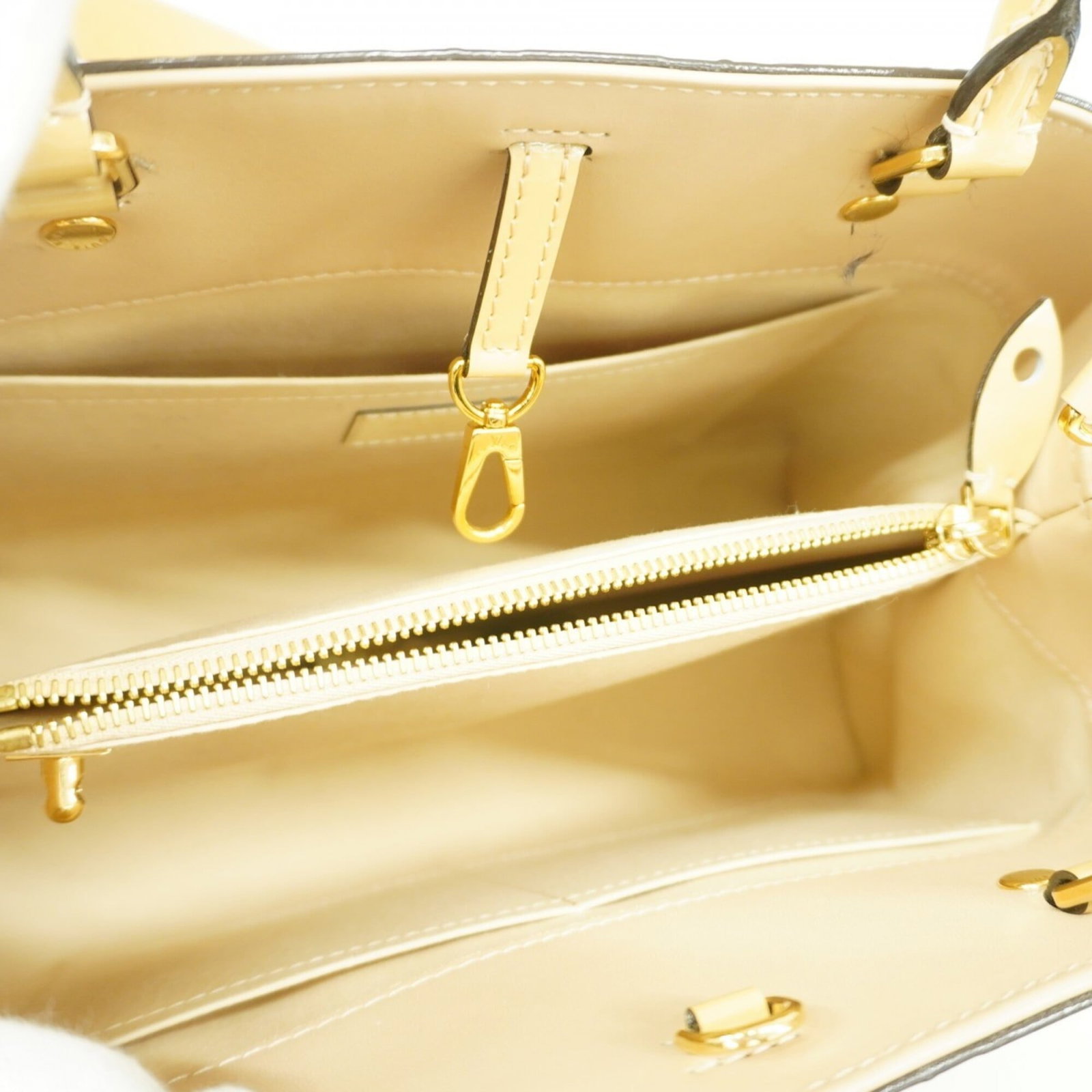 Handbag by Louis Vuitton - 4