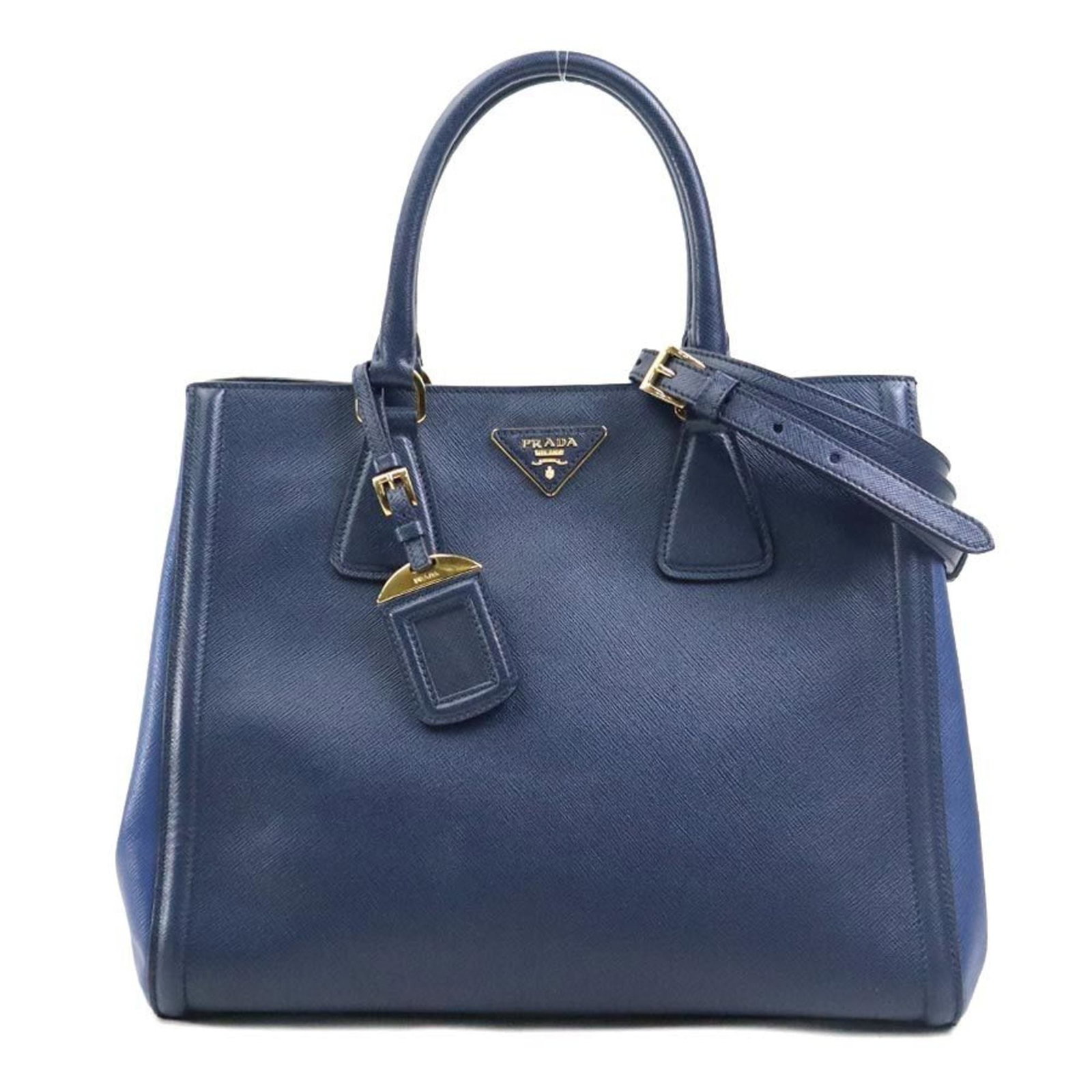 Handbag Leather Bag Shoulder Prada: Handbag Leather Bag Shoulder Prada Dark blue leather shoulder bag with navy accents, measuring 26cm x 32.5cm x 14cm, bearing traces of usage and minor scratches. This used Prada handbag features a