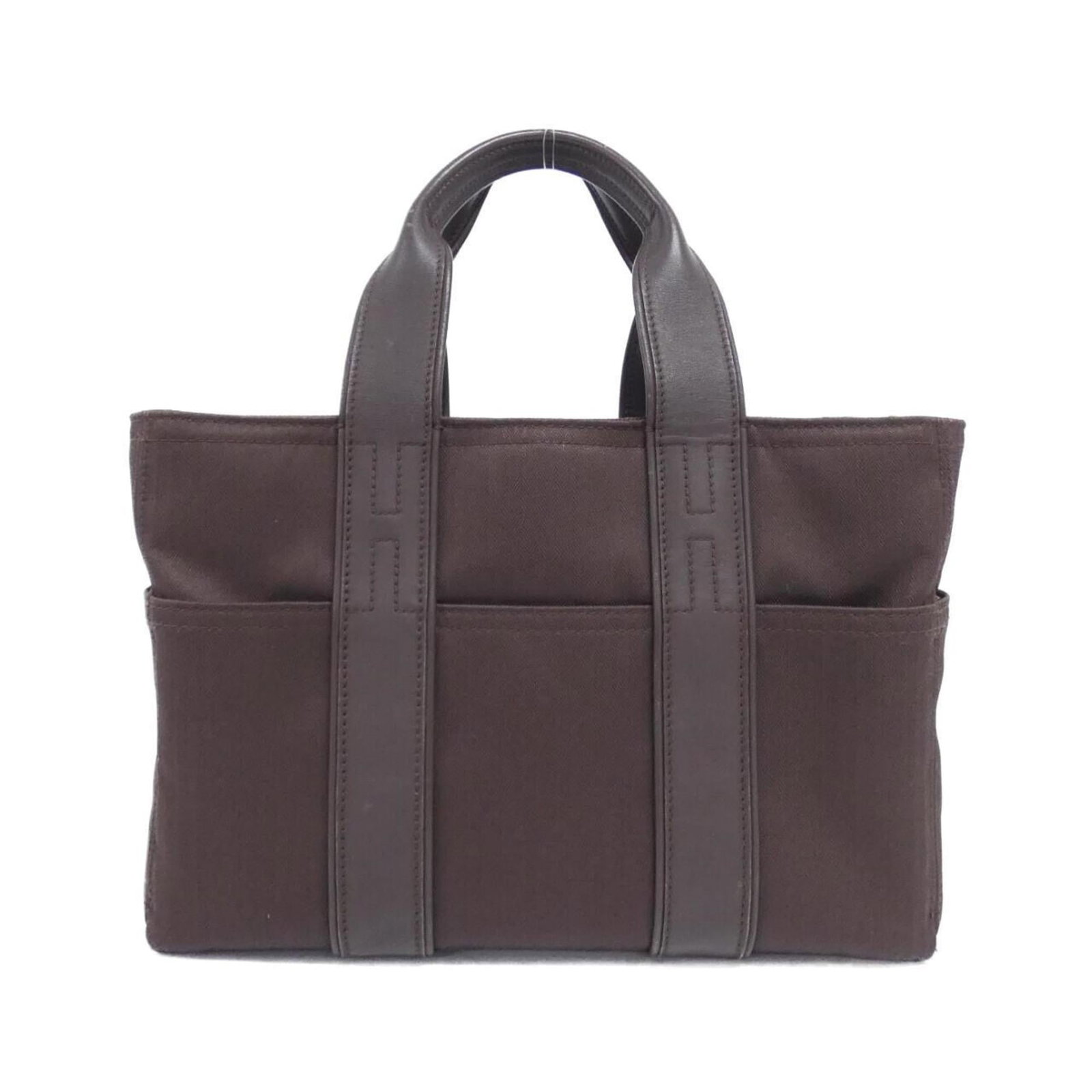 Toile Handbag To Hermes Chevron: Toile Handbag To Hermes Chevron Toile Handbag To Hermes Chevron - A Versatile and Timeless Accessory. This classic, used Herm?s Toile Handbag features a striking Havane color and silver hardware,