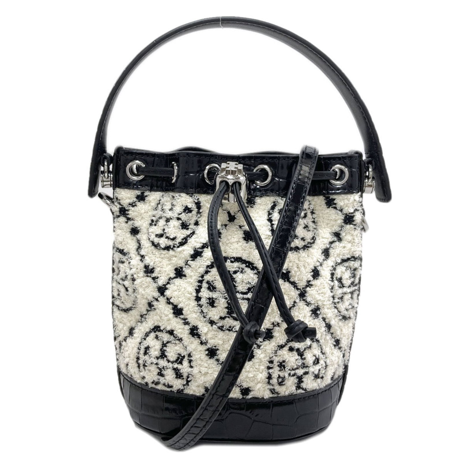 Fabric pile handbag Tory Burch: Fabric pile handbag Tory Burch Tory Burch's iconic fabric pile handbag boasts a sleek black and white design, making it a timeless addition to any wardrobe. With its sturdy handle and adjustable