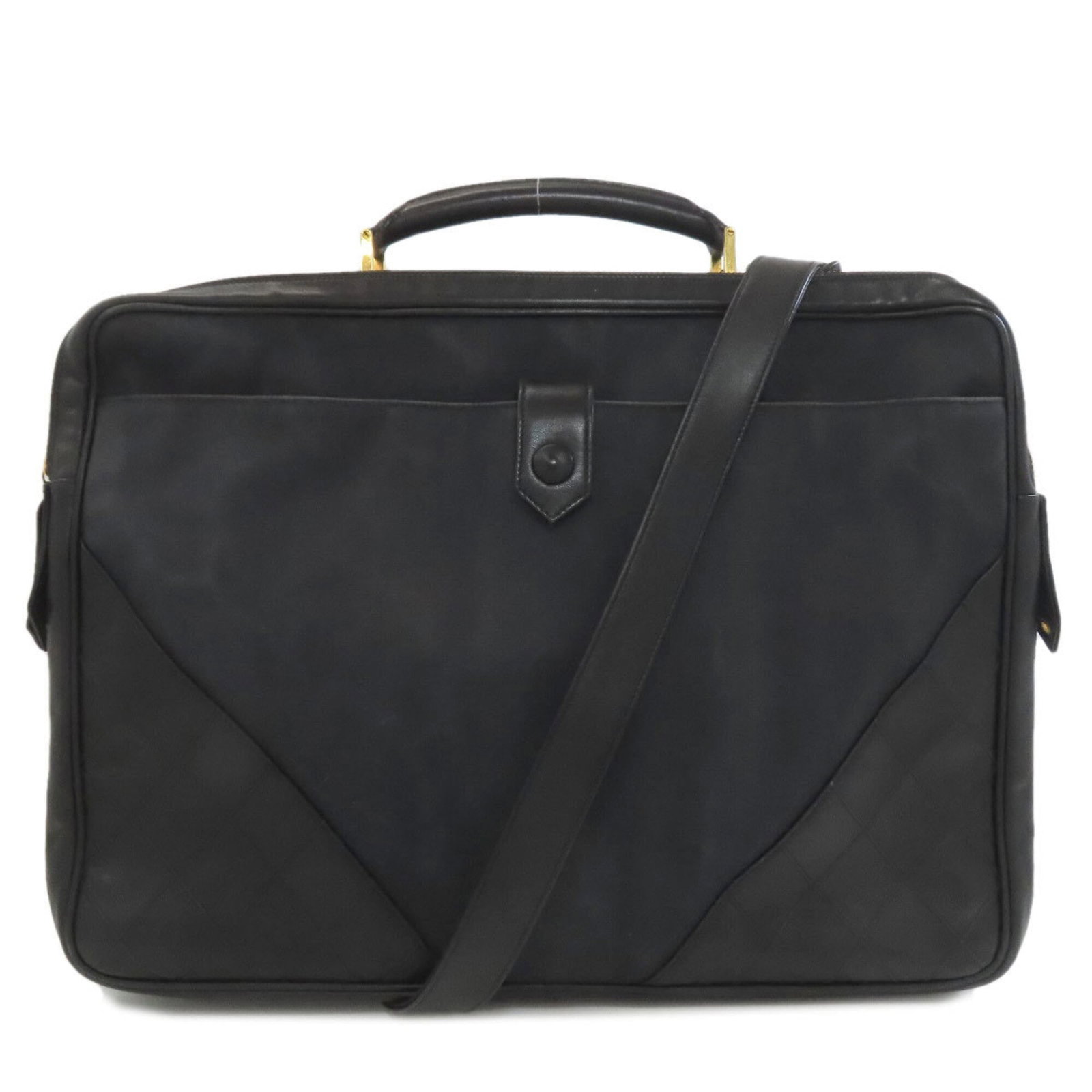 Briefcase by Chanel: Briefcase by Chanel Canvas briefcase by Chanel in black, featuring a classic design with traces of usage and minor scratches. The bag measures 32cm x 42.5cm x 15.5cm and shows signs of wear but