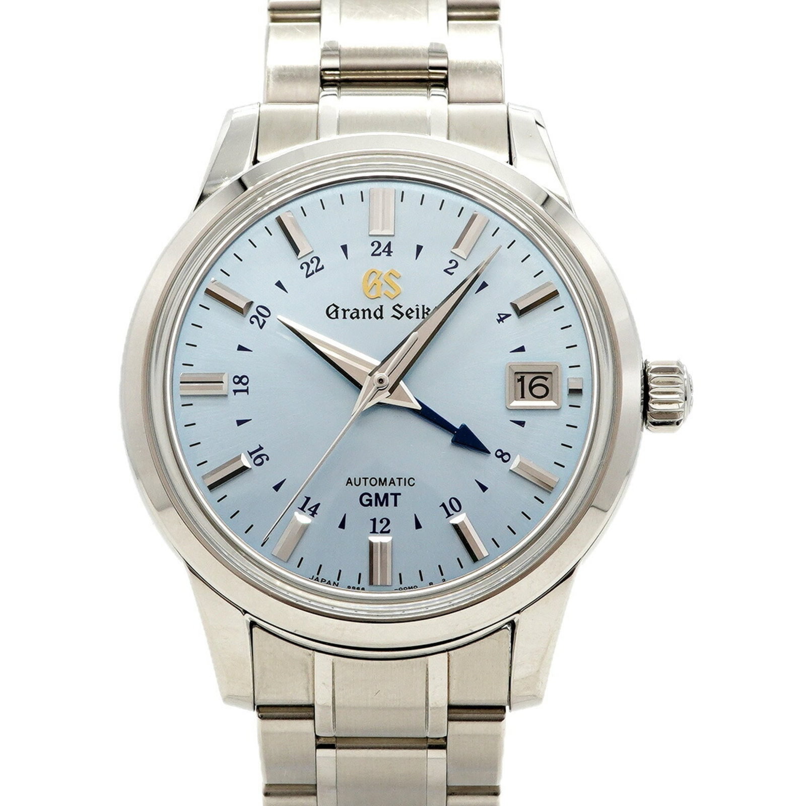 Seiko Wristwatch: Seiko Wristwatch Stainless steel band and blue dial make for a stylish timepiece. With a diameter of 39.5mm, this Seiko wristwatch fits comfortably on wrists up to 18.5cm in size. Showing signs of