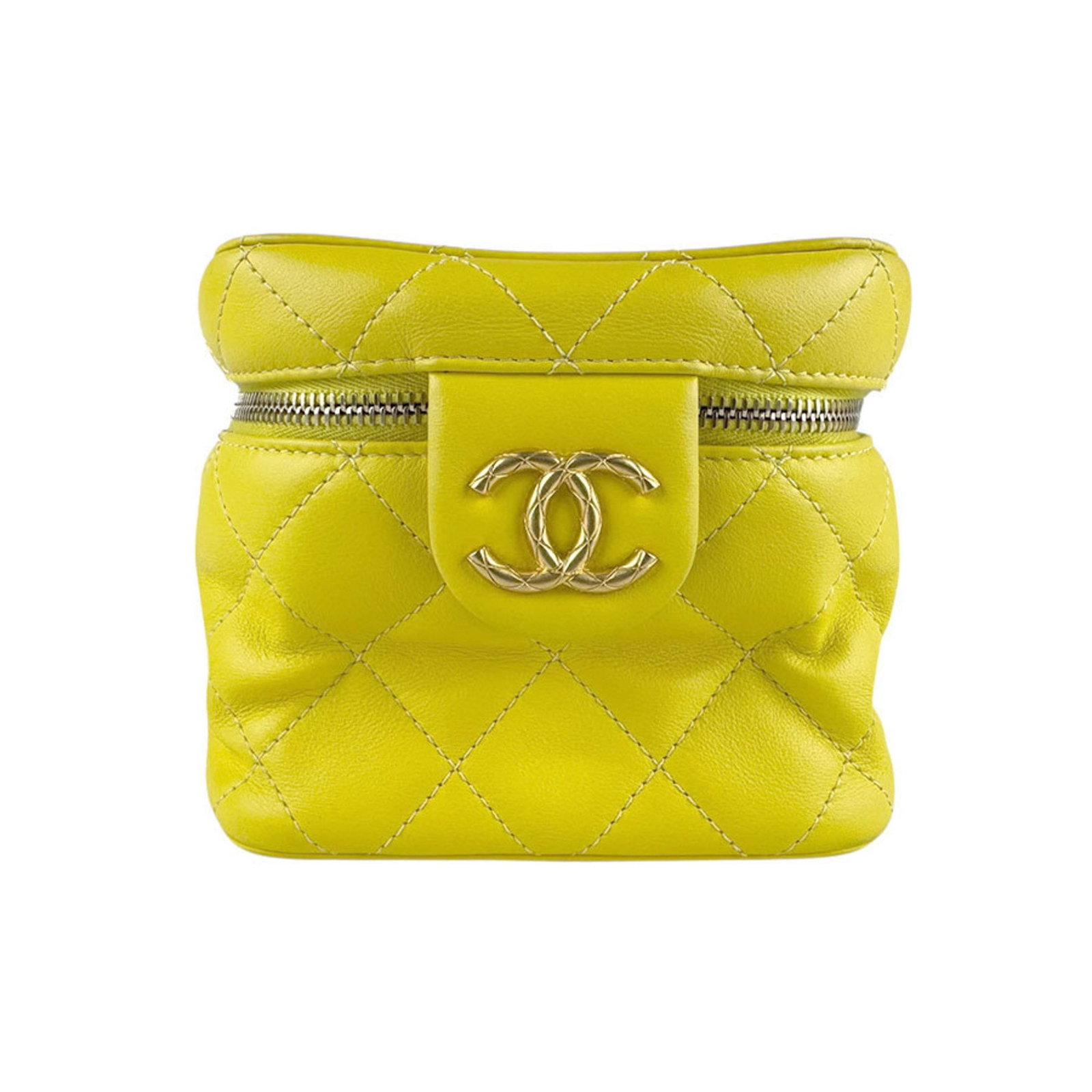 Shoulder bag leather Chanel: Shoulder bag leather Chanel Yellow leather shoulder bag from Chanel, featuring a classic design with a 13cm x 14cm x 14cm size. The bag shows signs of usage, including scratches and dirt, but remains 