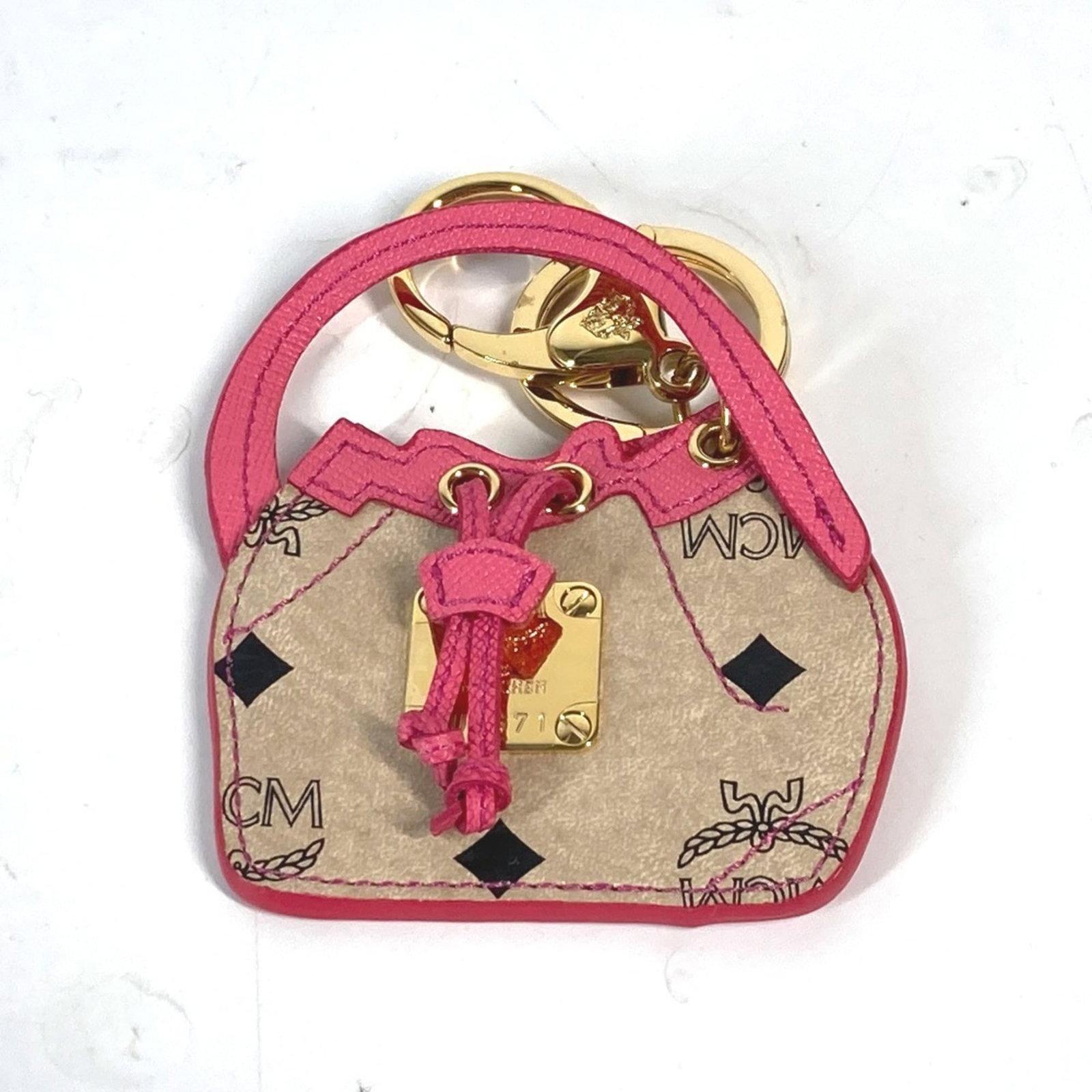 Keyring Leather: Keyring Leather Leather keyring in beige and pink, made from genuine leather. The item bears a signature without specifying whose it belongs to. Opened but never used, the keyring remains in its