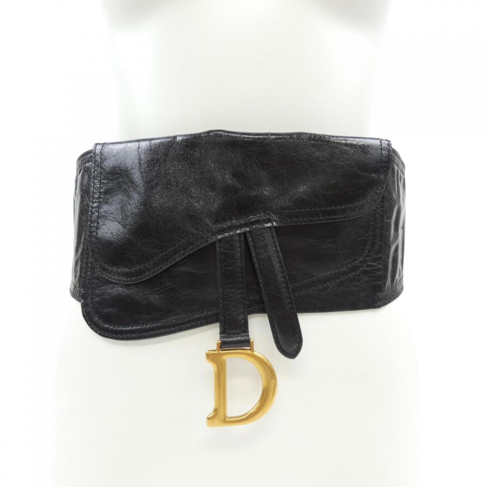Christian Dior Standard Belt: Christian Dior Standard Belt The Christian Dior standard belt boasts sleek lines and classic design, available in black. Measuring between 24.6'' and 28.34'', it offers a versatile fit for everyday