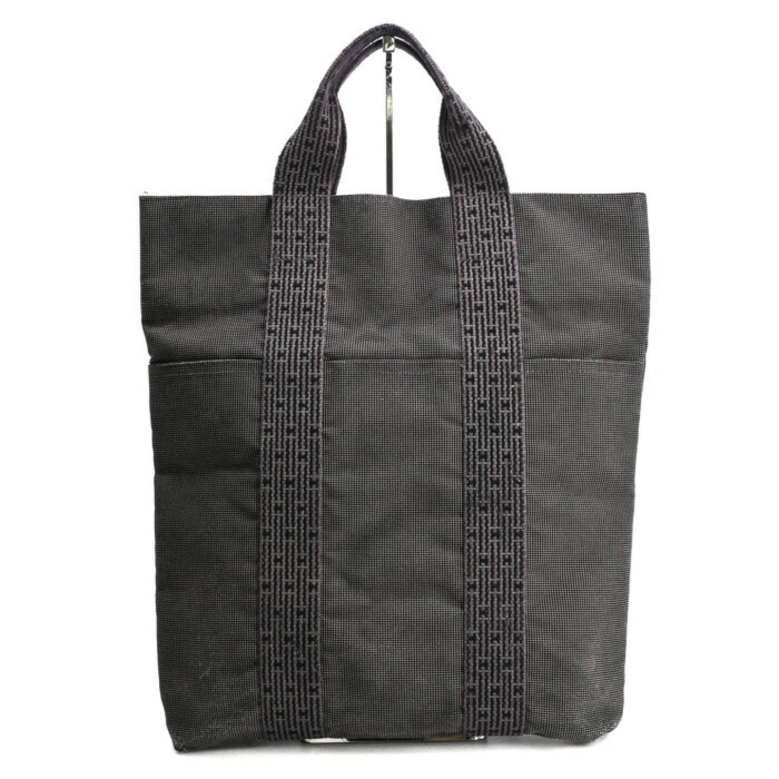 Canvas tote bag by Hermes: Canvas tote bag by Hermes Canvas tote bag by Hermes, featuring a timeless gray color and classic design. Measuring 40cm x 36cm x 6.5cm, this versatile bag is in good condition with traces of usage,