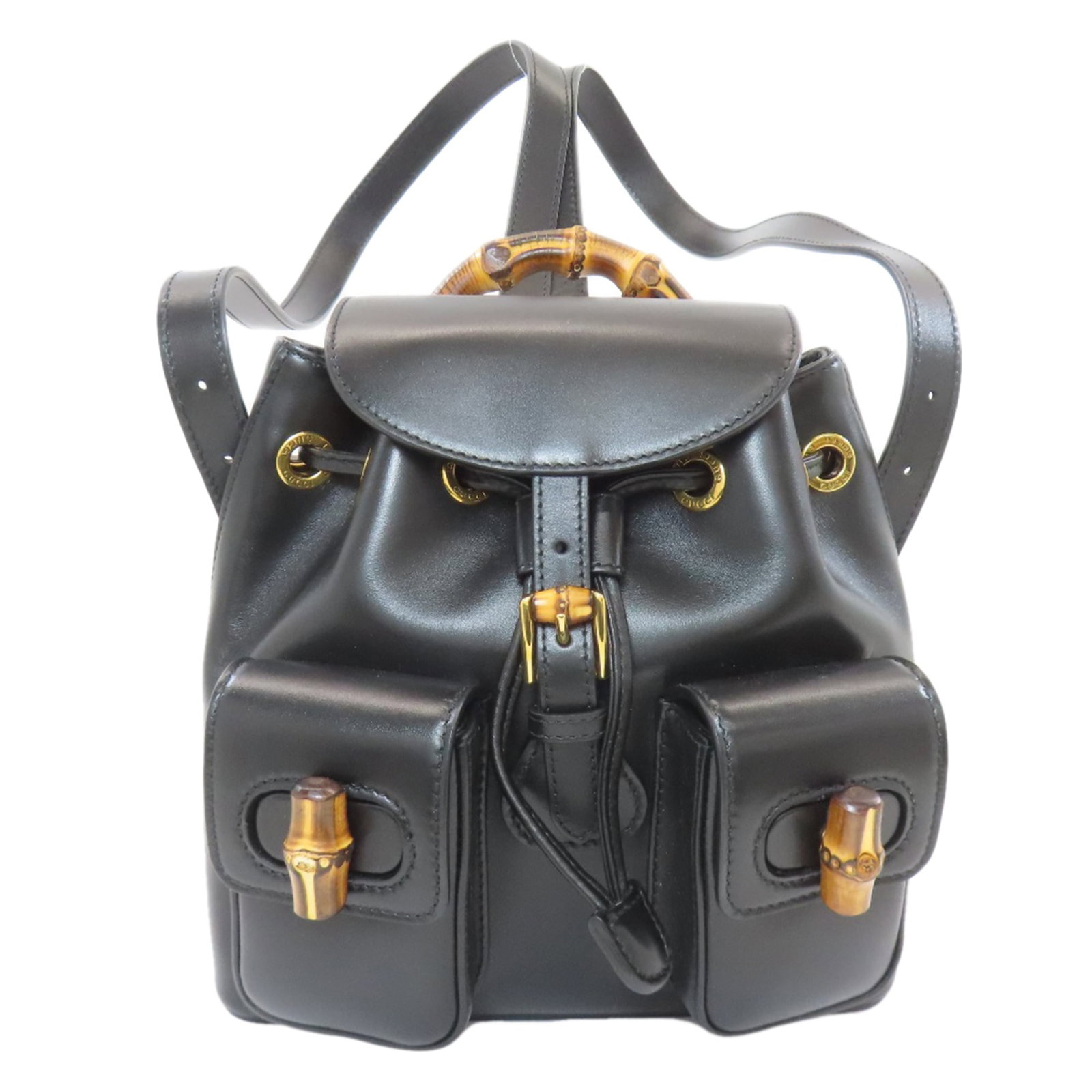 Backpack Leather Gucci: Backpack Leather Gucci Black leather backpack made from calfskin, measuring 22cm x 22cm x 6.5cm, with a few traces of usage and some scratches/dirt visible but overall in very good condition. This Guc