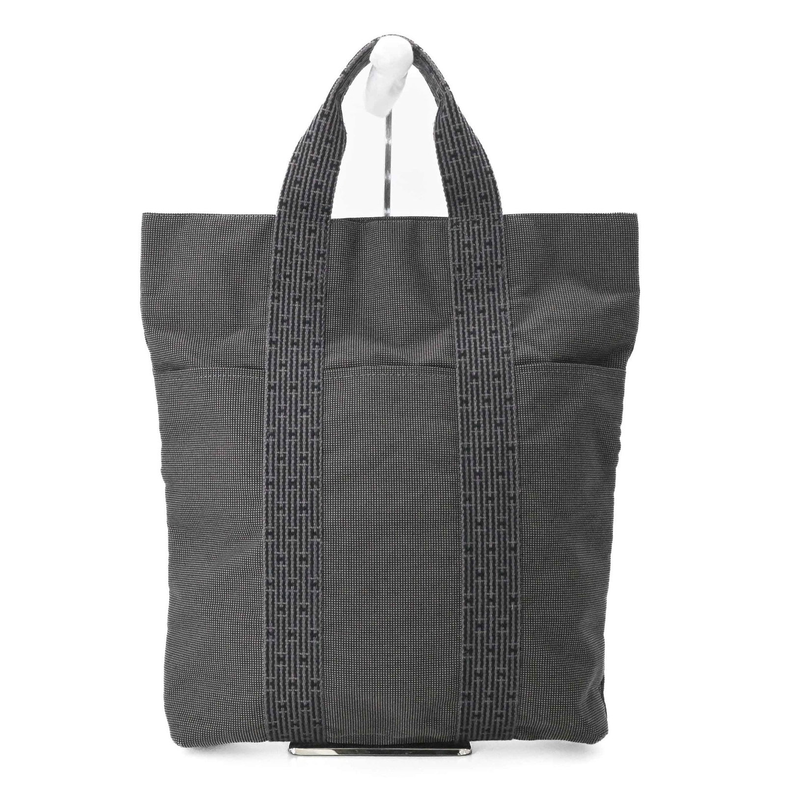 Handbag Tote Bag Canvas Handbag: Handbag Tote Bag Canvas Handbag Canvas Handbag in Gray, A Versatile and Timeless Tote. This used Hermes-style canvas handbag boasts a classic gray color and durable design, measuring 40cm x 36cm x 6.5