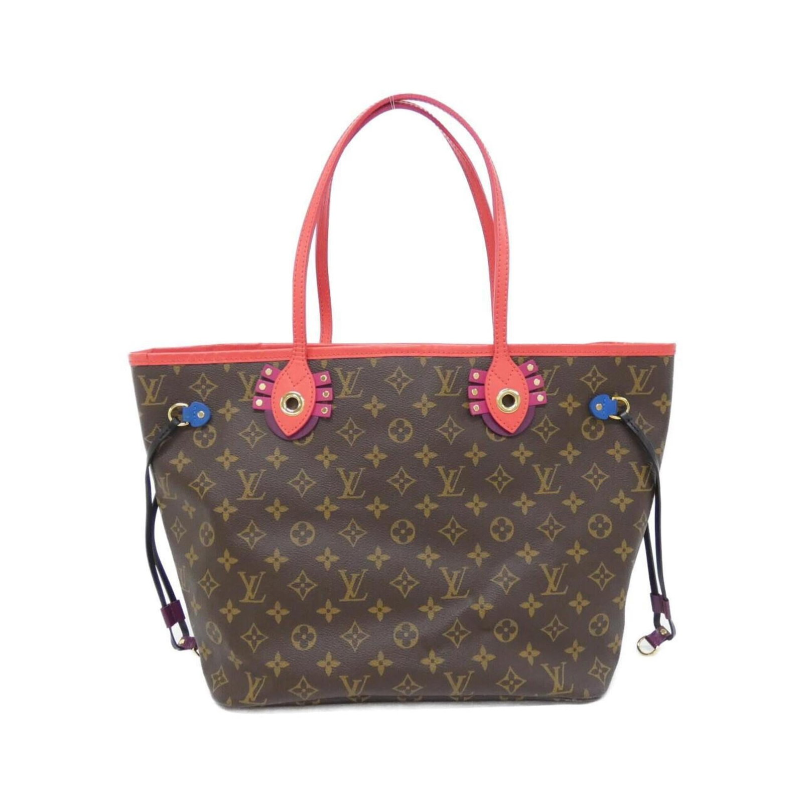 Canvas coated handbag Louis Vuitton: Canvas coated handbag Louis Vuitton This Louis Vuitton handbag boasts a classic design with coated canvas material and gold hardware, evoking the timeless elegance of the iconic brand. Measuring 27cm 