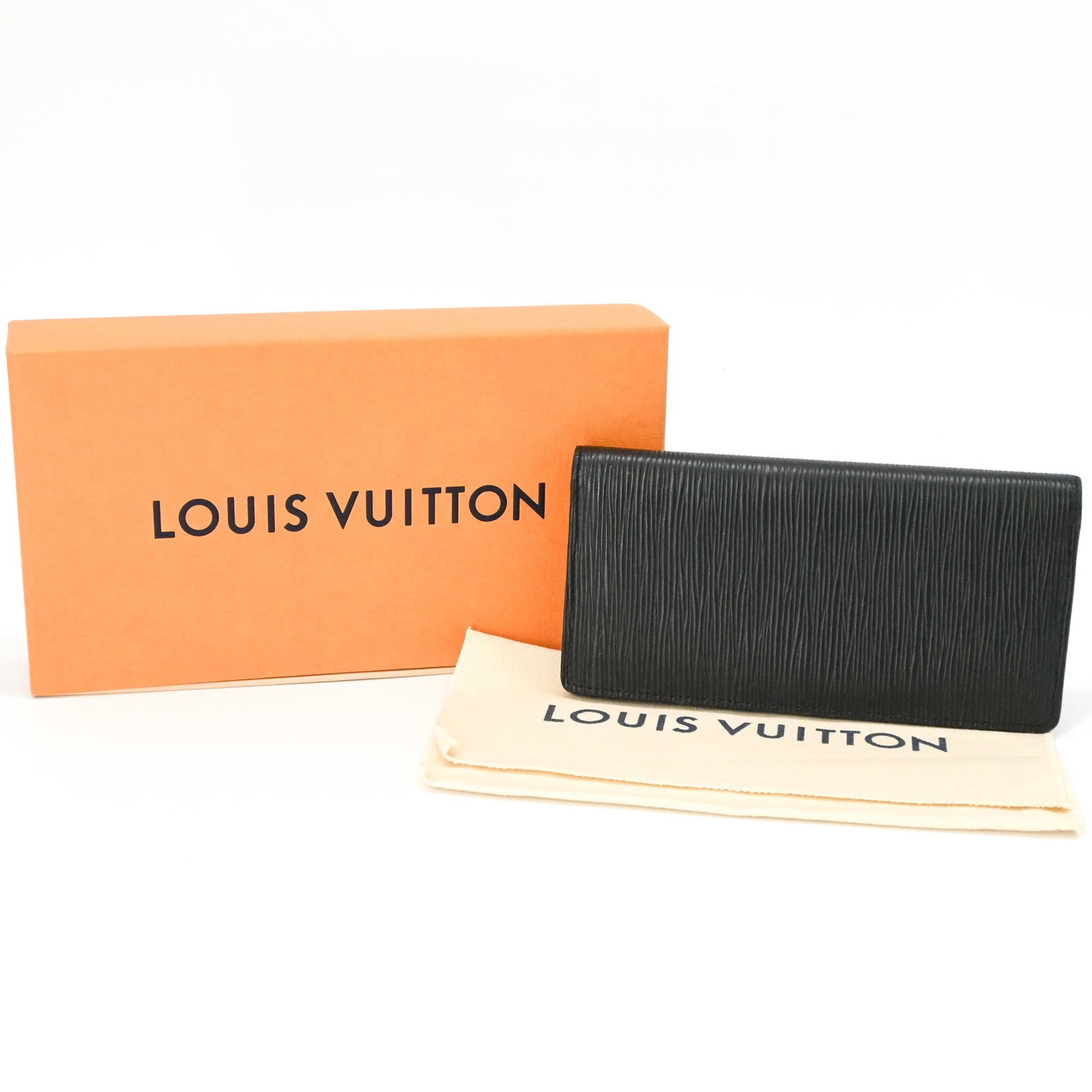 Louis Vuitton Long Wallet (Bi-Fold) Epi Leather: Louis Vuitton Long Wallet (Bi-Fold) Epi Leather Black Epi Leather Louis Vuitton Bi-Fold Wallet, measuring 19cm x 10cm x 1.5cm, features the iconic design and craftsmanship of the luxury brand. This us