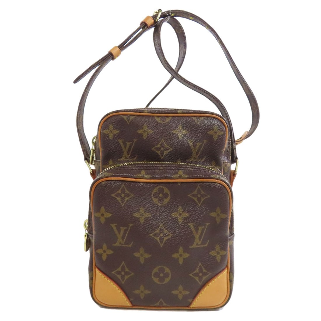 Monogram Canvas M45236 Amazon Louis Vuitton Shoulder Bag: Monogram Canvas M45236 Amazon Louis Vuitton Shoulder Bag Monogram canvas exterior, a signature Louis Vuitton design element. This shoulder bag features the iconic brown color and classic style that ha