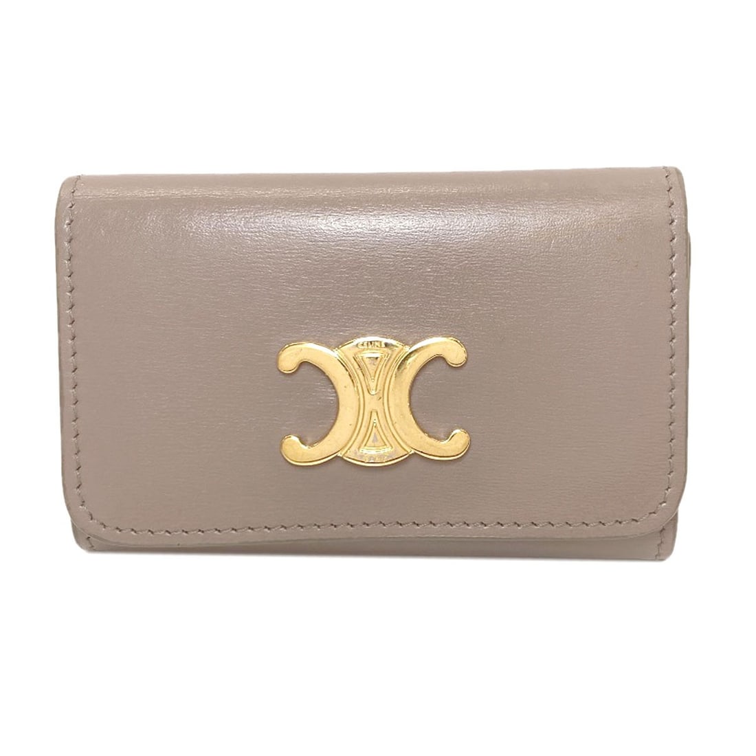 Celine Triomphe Key Holder Calf: Celine Triomphe Key Holder Calf Calf leather construction provides durability and a natural look. The brown color offers a versatile finish that complements various settings. A simple key holder desig