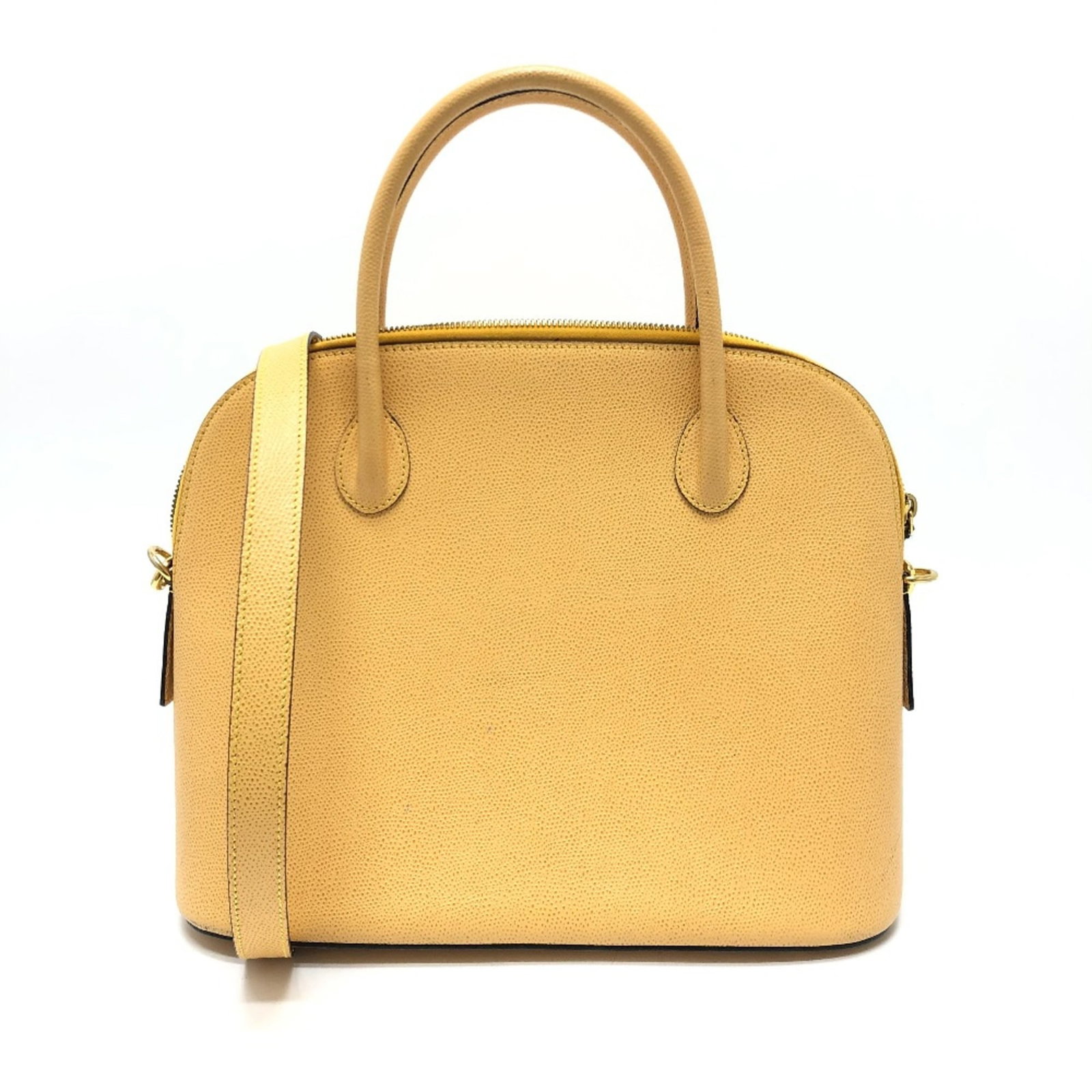 Celine bag shoulder leather: Celine bag shoulder leather Yellow Celine shoulder bag with leather material, standing out for its vibrant color and classic design. Measuring 31cm wide, 25.5cm high, and 12.5cm deep, it features a 16