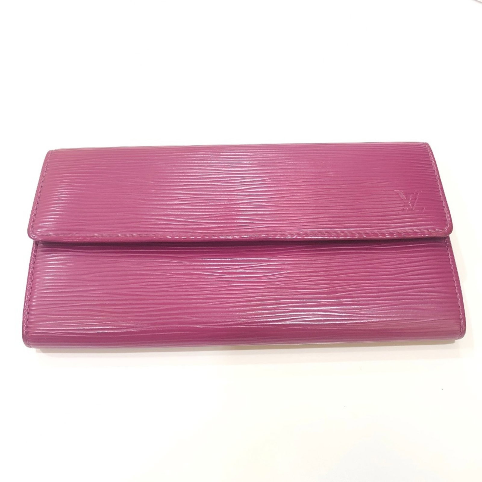 Louis Vuitton Long Wallet (Bi-Fold) Epi Leather: Louis Vuitton Long Wallet (Bi-Fold) Epi Leather The Louis Vuitton Long Wallet (Bi-Fold) Epi Leather features a striking fuchsia and purple color combination, showcasing the iconic brand's signature st