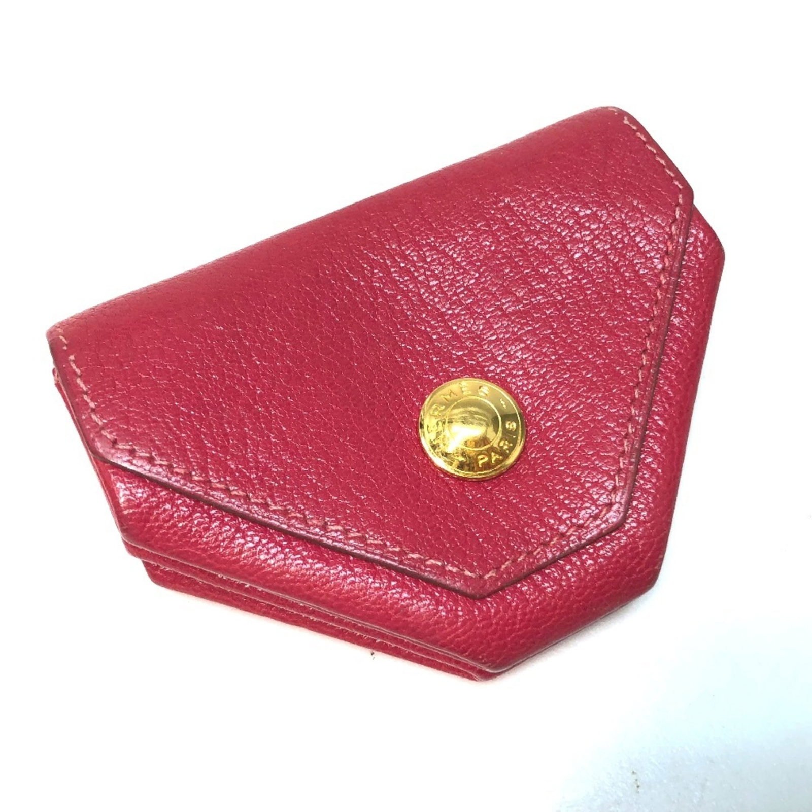 Hermes Coin Purse/ Coin Case Chevre Leather: Hermes Coin Purse/ Coin Case Chevre Leather This Herm?s coin purse features chevre leather in a beautiful pink hue, with a subtle sheen to the material. The compact size and elegant design make it a