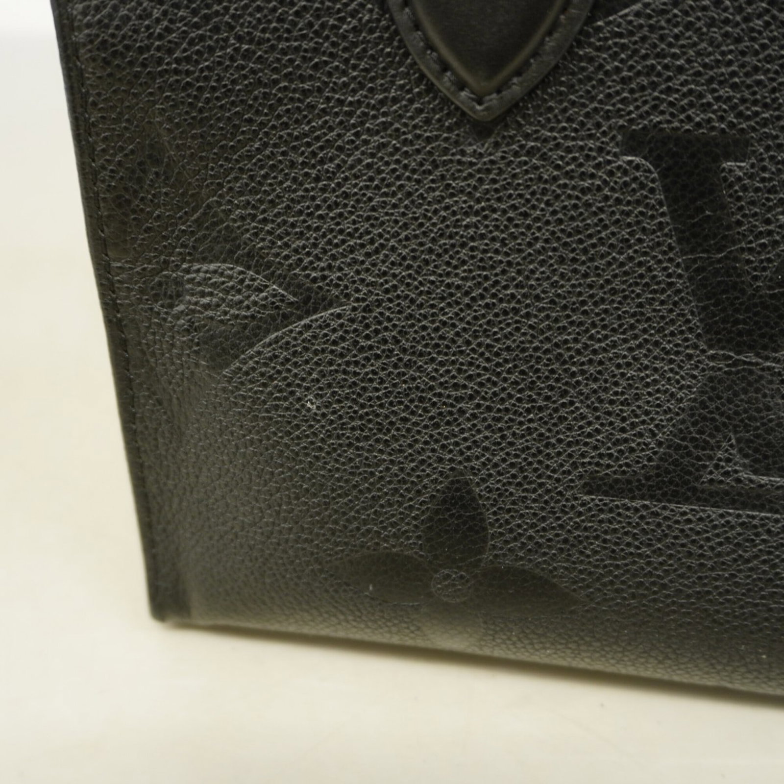 Handbag by Louis Vuitton - 10